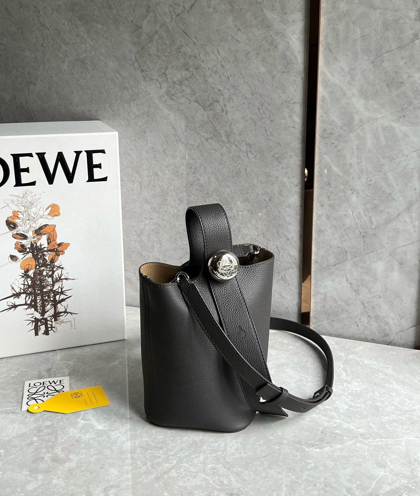 Loewe Pebble Bucket Bag(16x16x19.5cm)