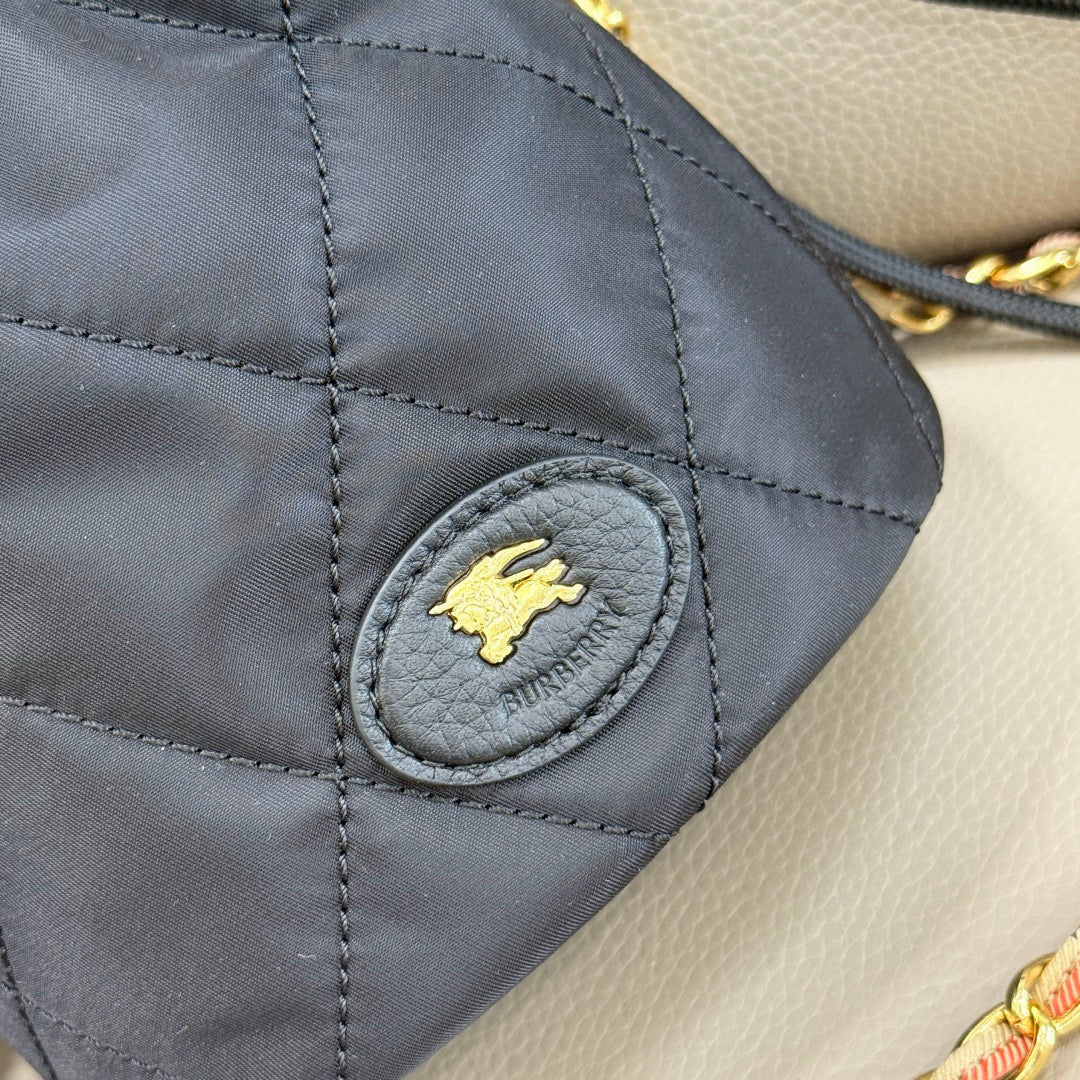 BB Horseshoe Chain Pouch Bag