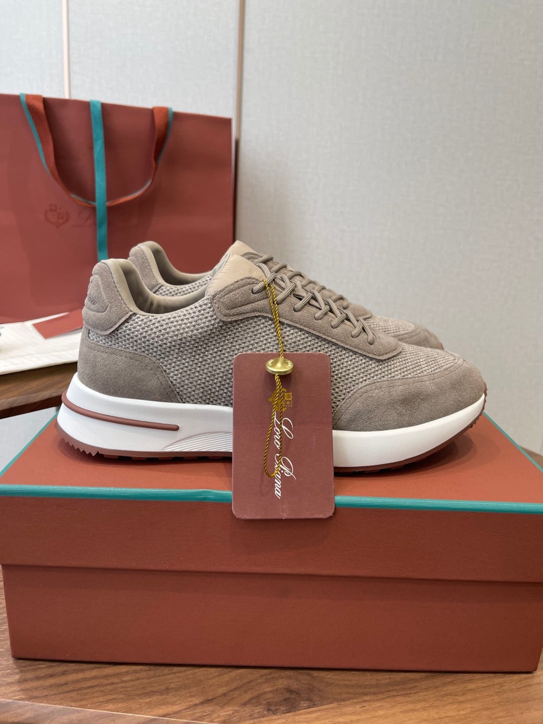 LP Sneakers