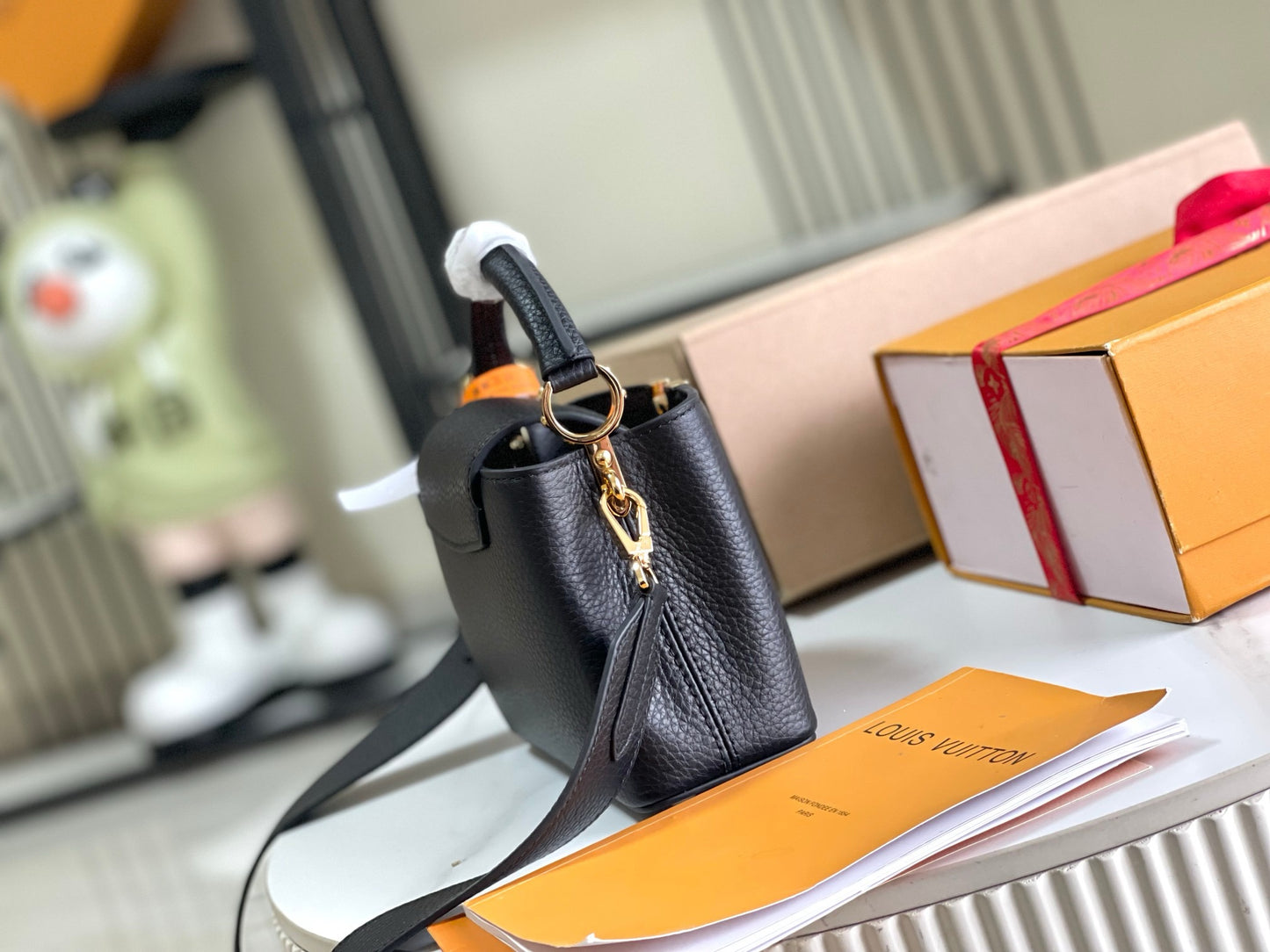 LV Capucines M48863