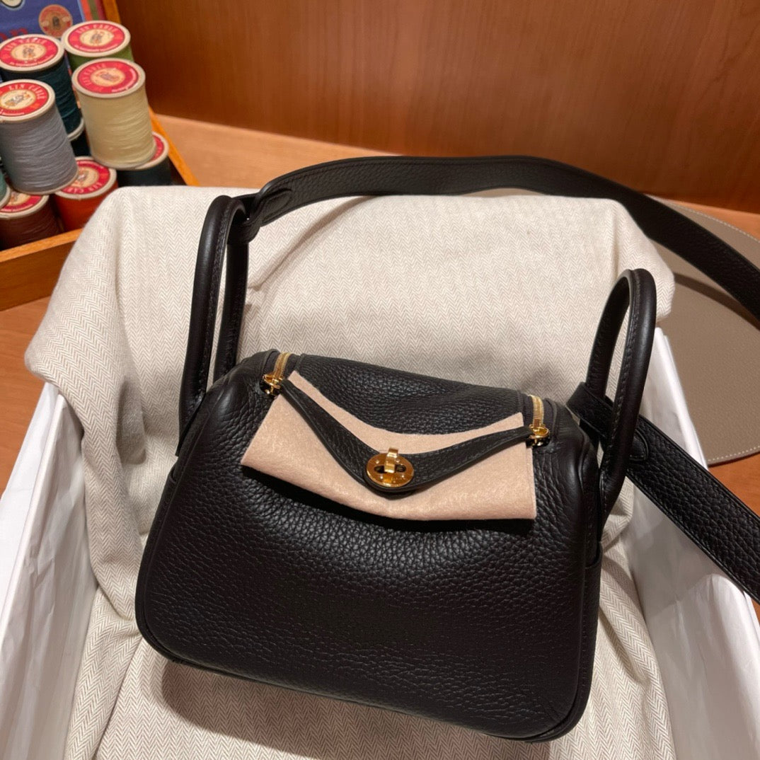 Hermes Mini Lindy, 19cm, Noir, TC Skin