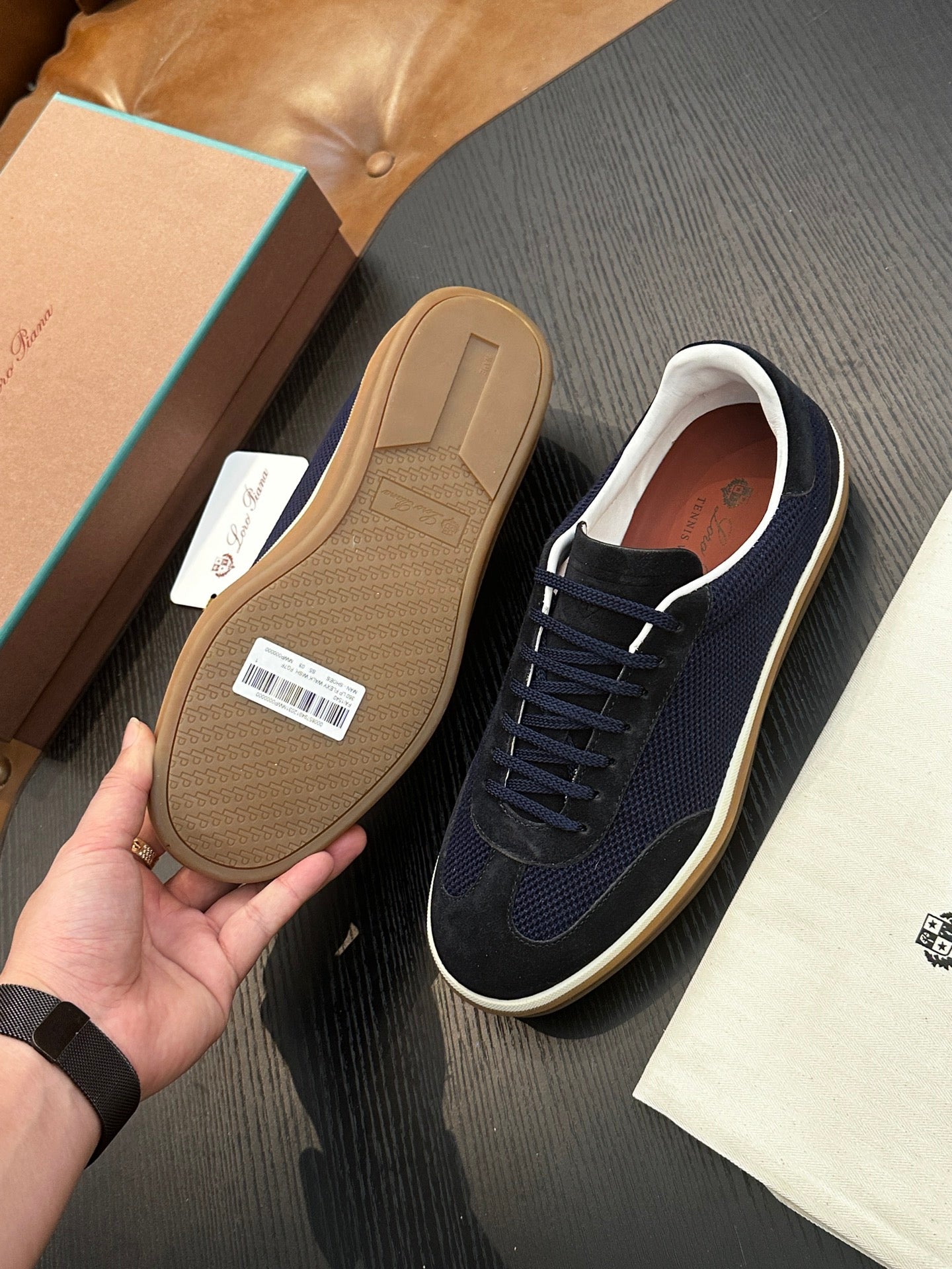 LP Sneakers