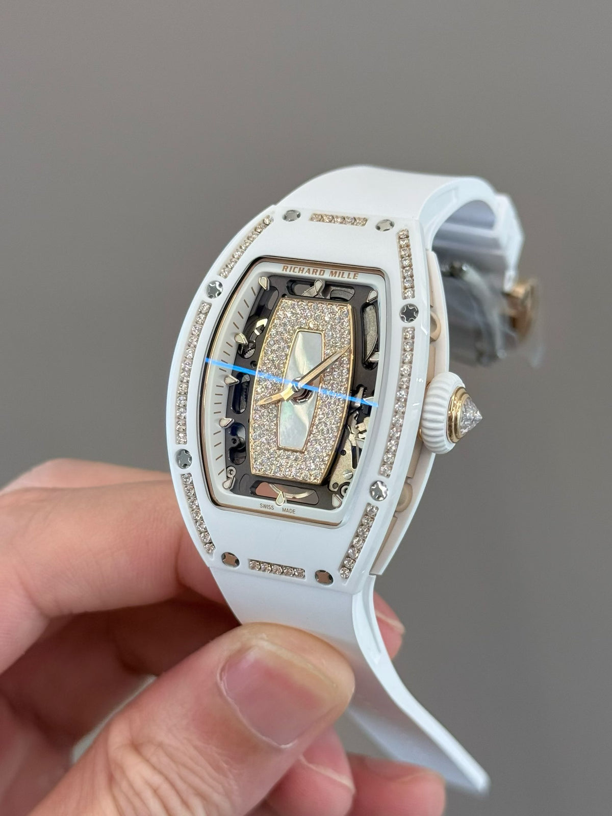 RM07-01 White Ceramic Mop Row Diamonds