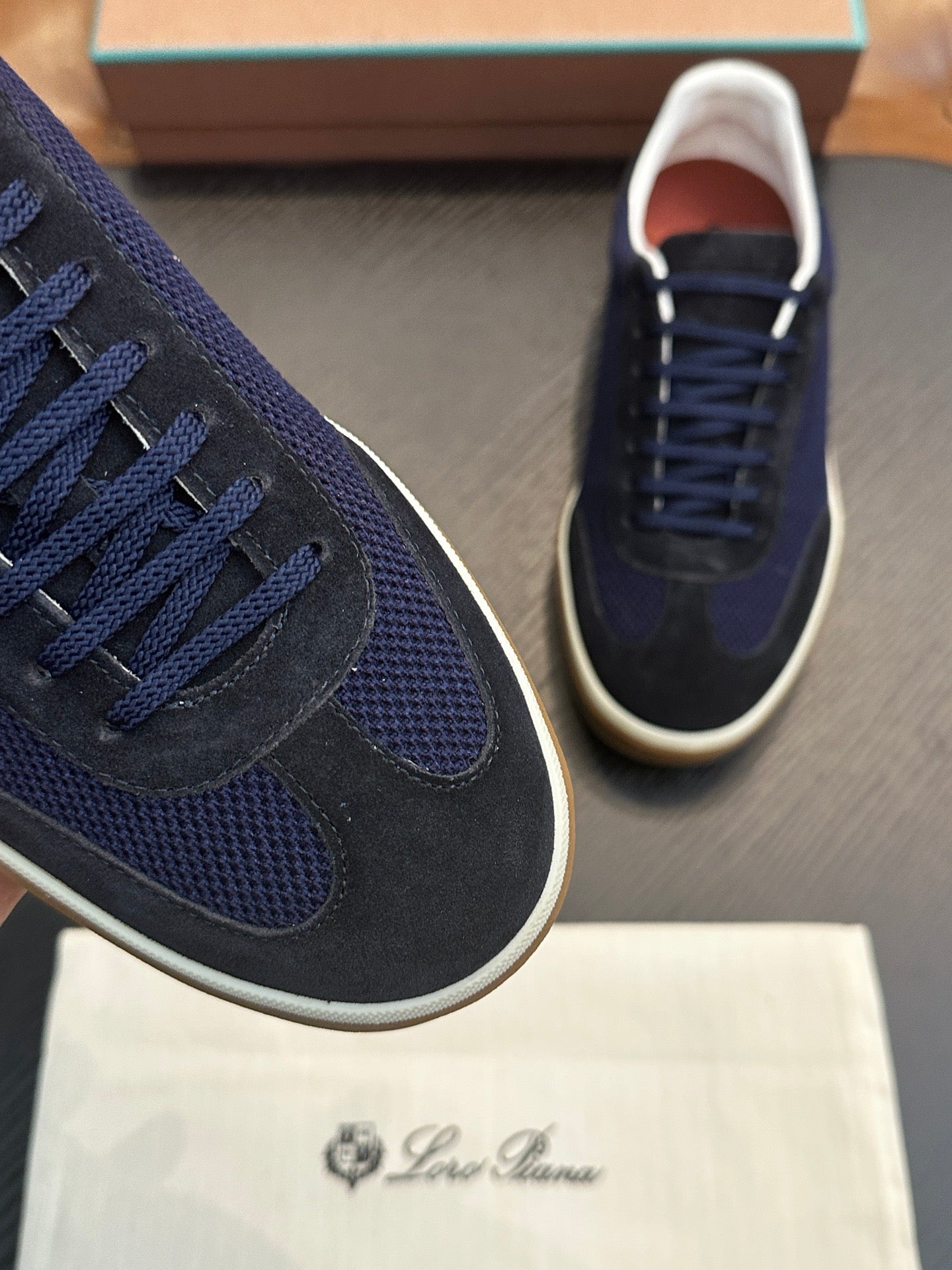 LP Sneakers