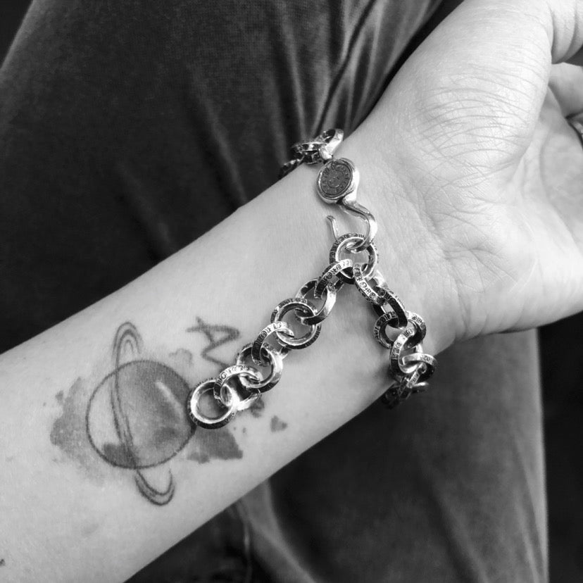 Pulsera Corazones Cromada