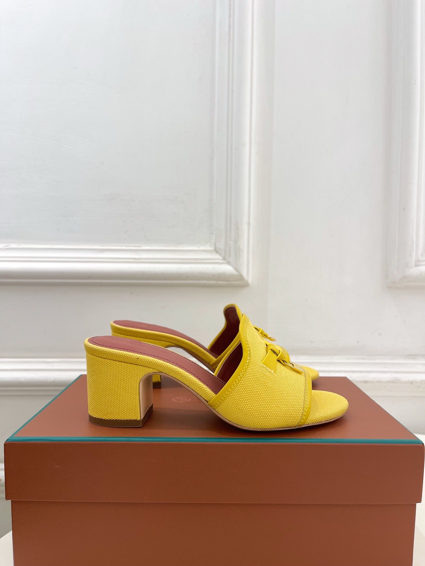 LP Sandals