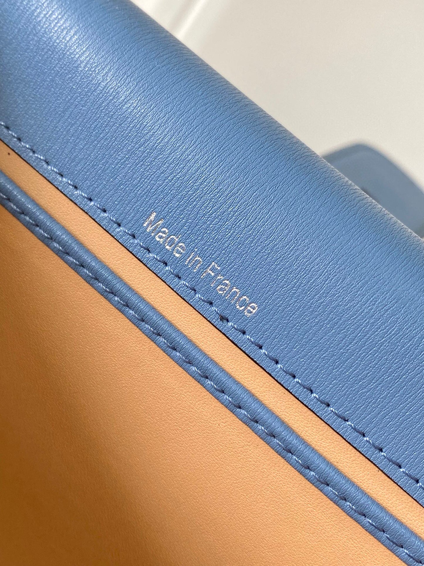 Delvaux Sling Bag (20＊10＊16 cm)