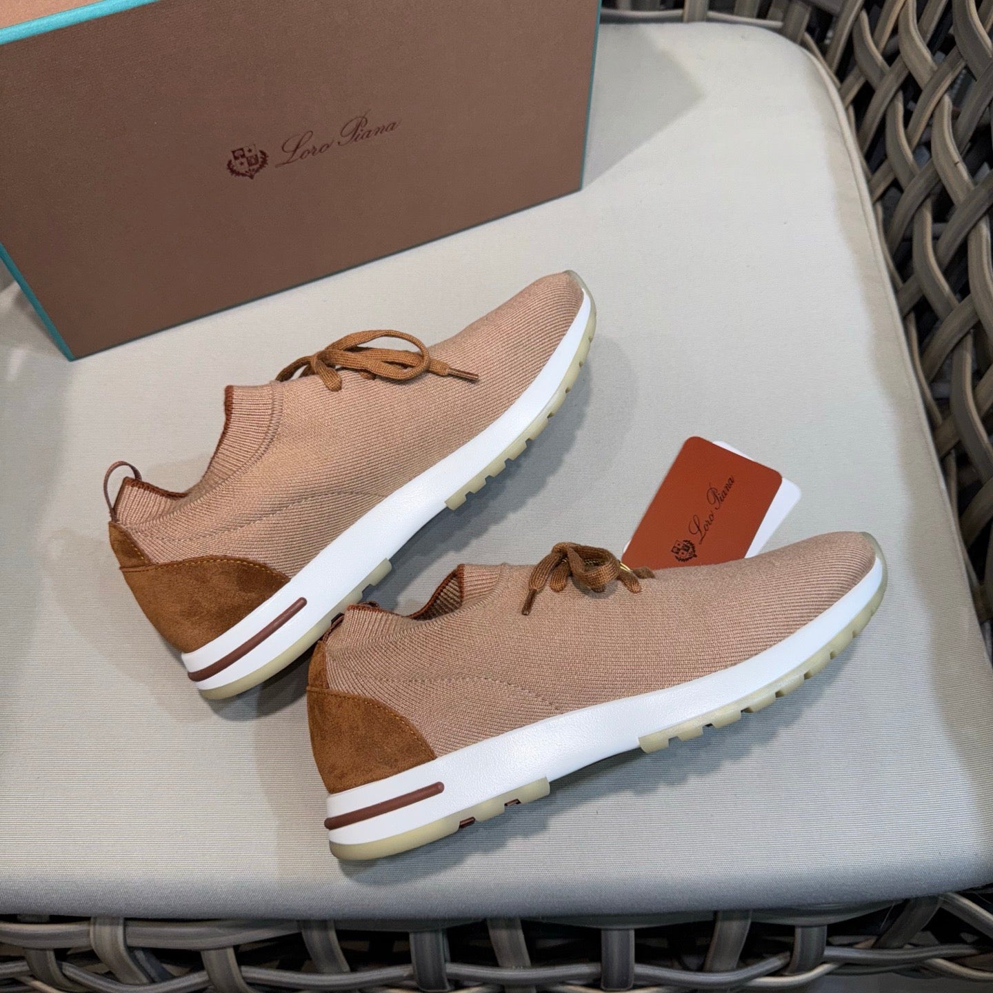 LP Sneakers