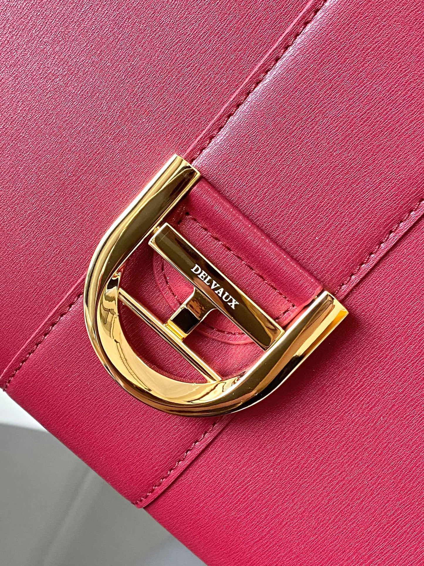 Delvaux Sling Bag (28*15*22cm)