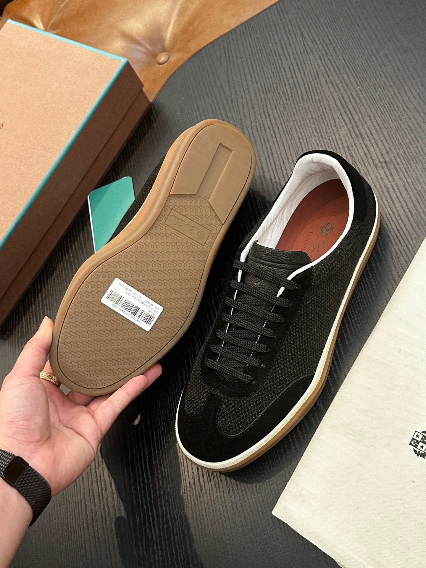 LP Sneakers