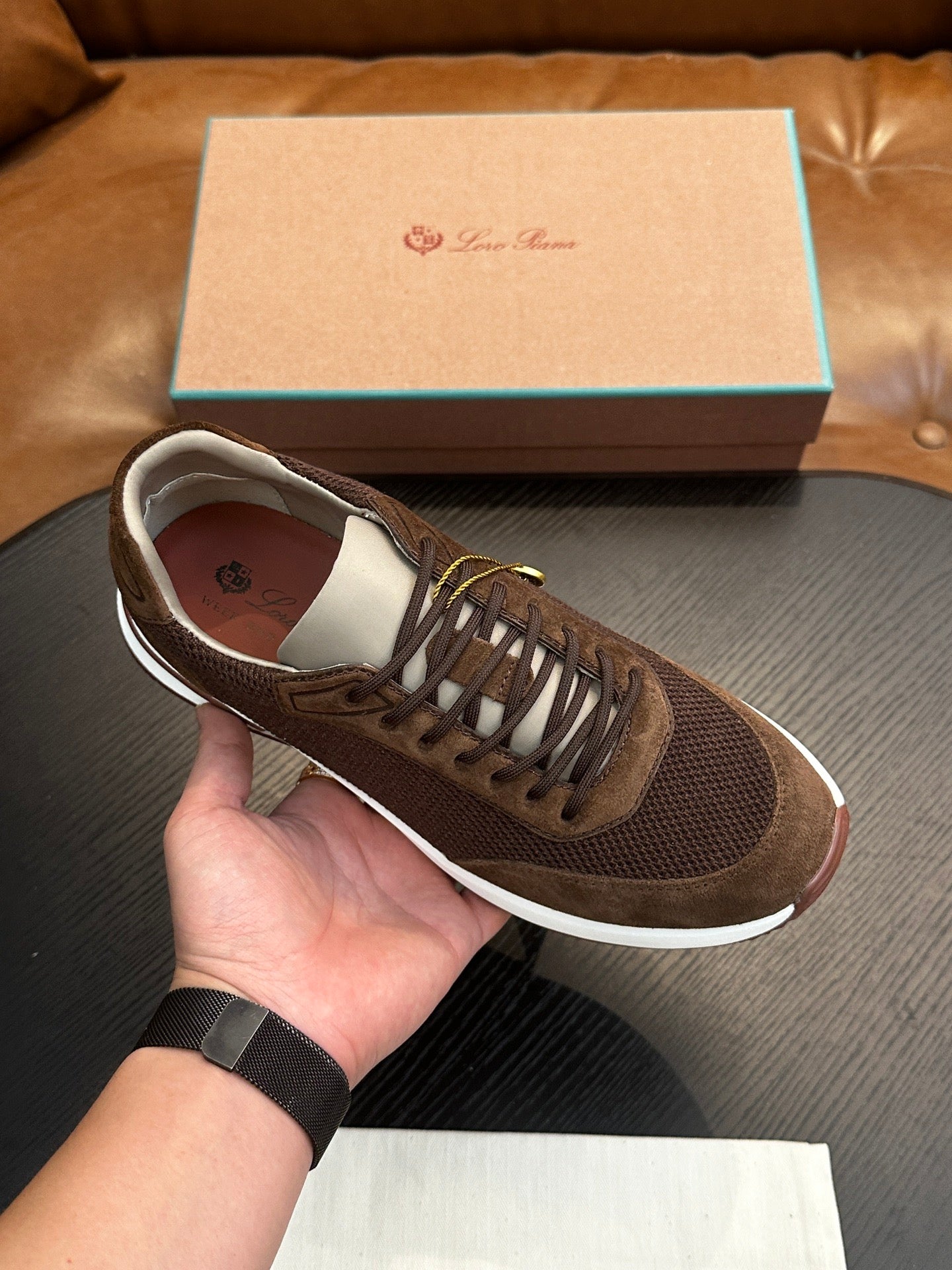 LP Sneakers