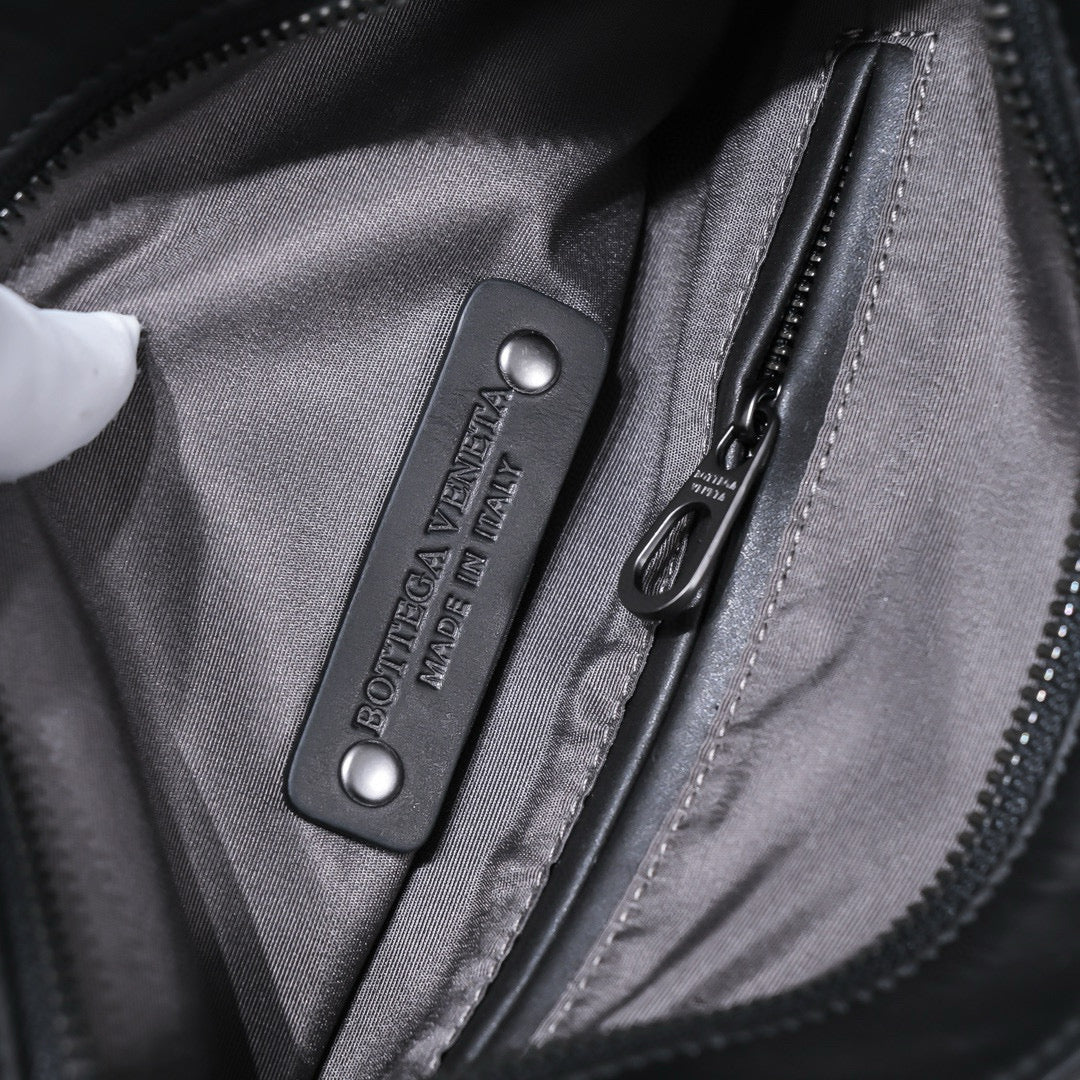 BV Cross Body Bag 27.27.2CM