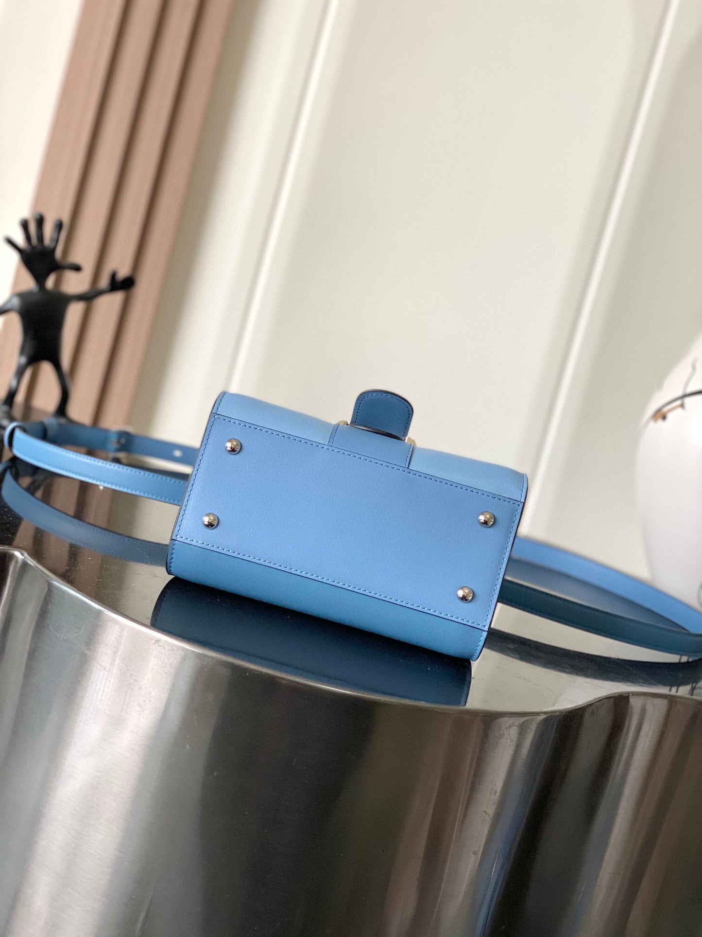 Delvaux Sling Bag (20＊10＊16 cm)