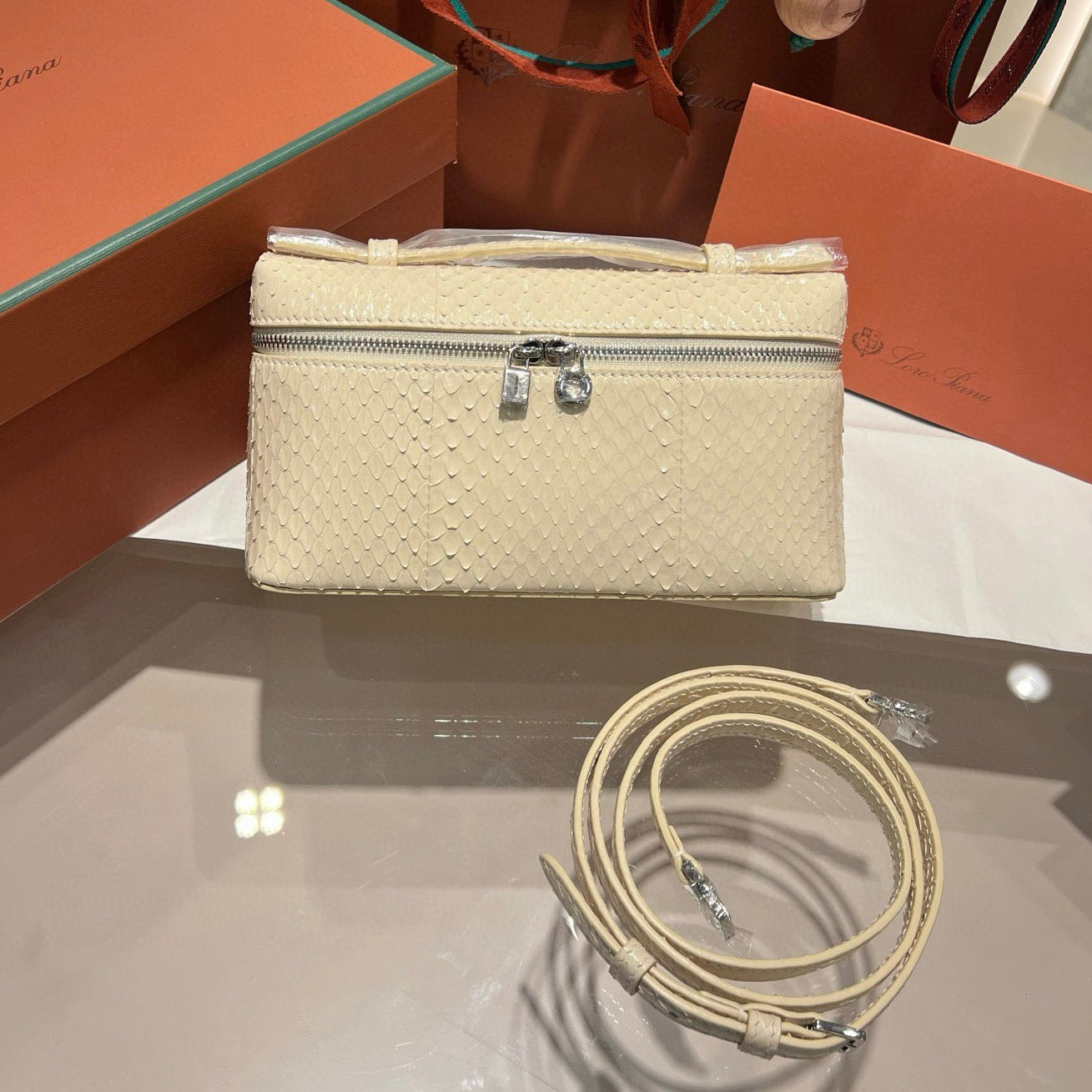 LP Extra Pocket L19 Handbag