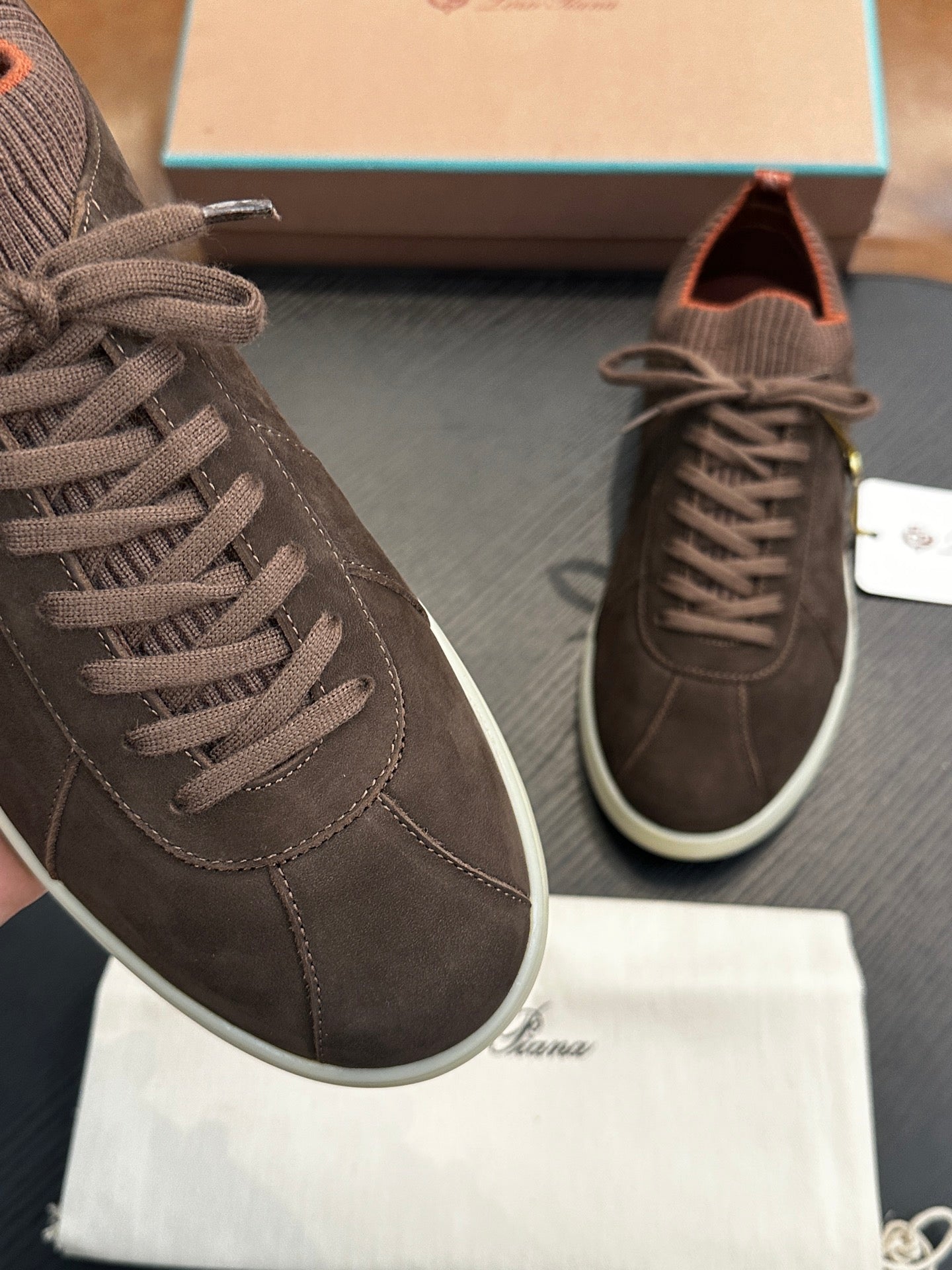 LP Sneakers