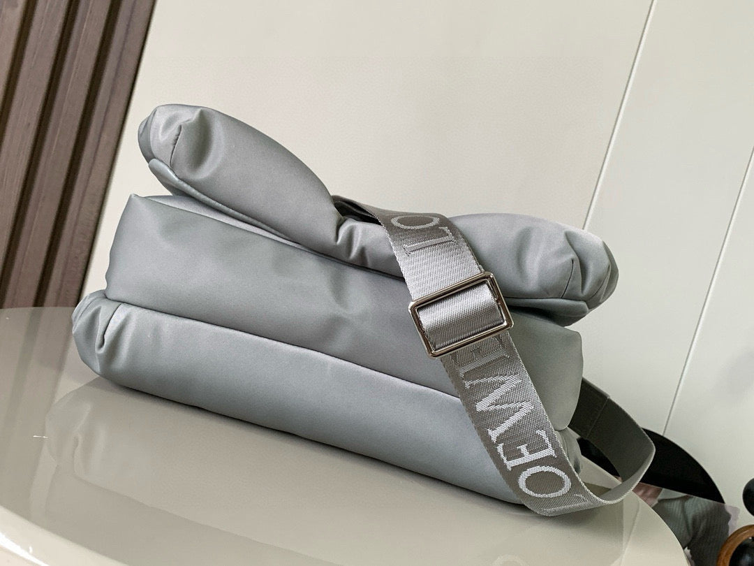 Loewe Messenger Bag 30x20.5x10CM
