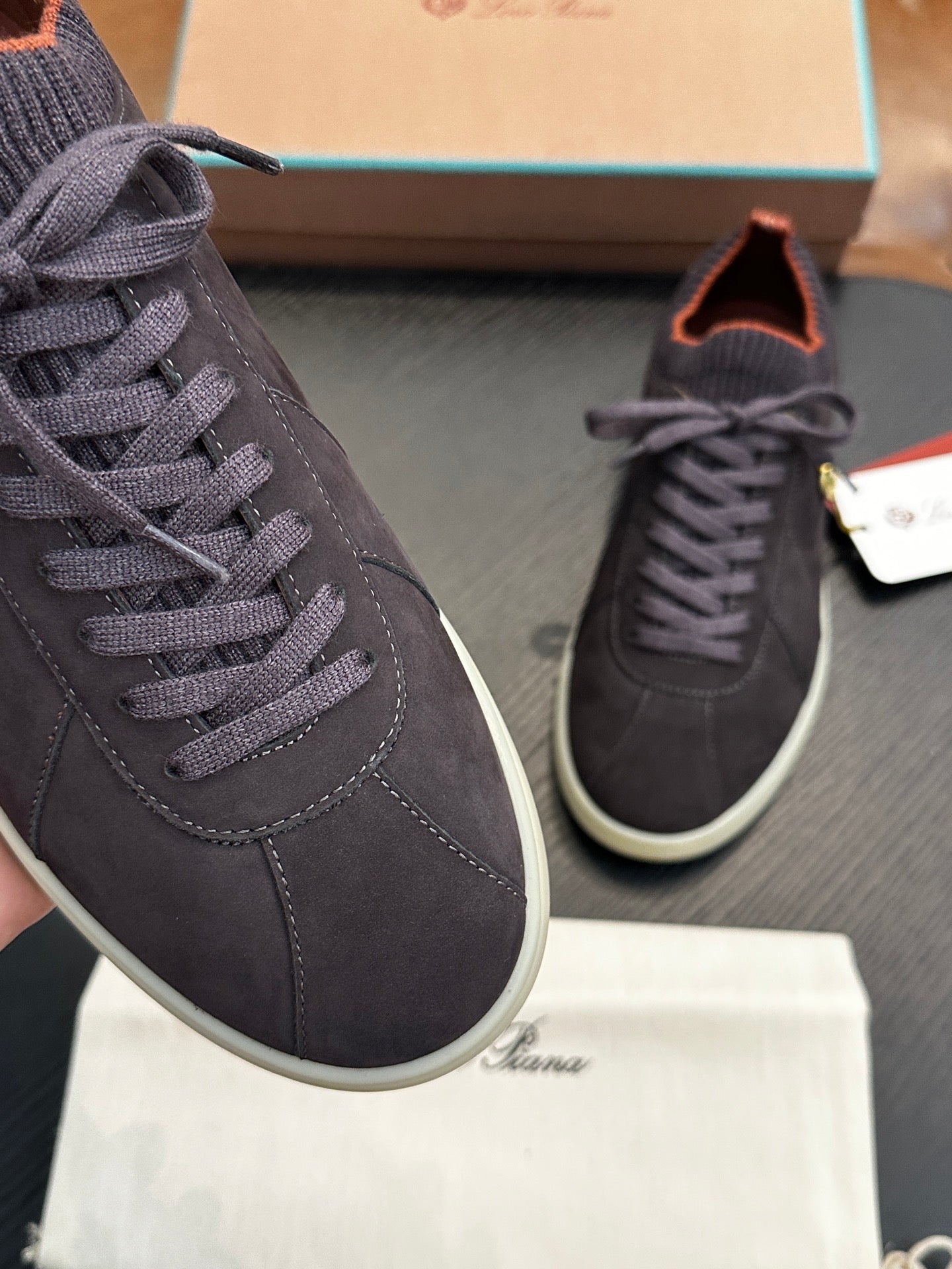 LP Sneakers