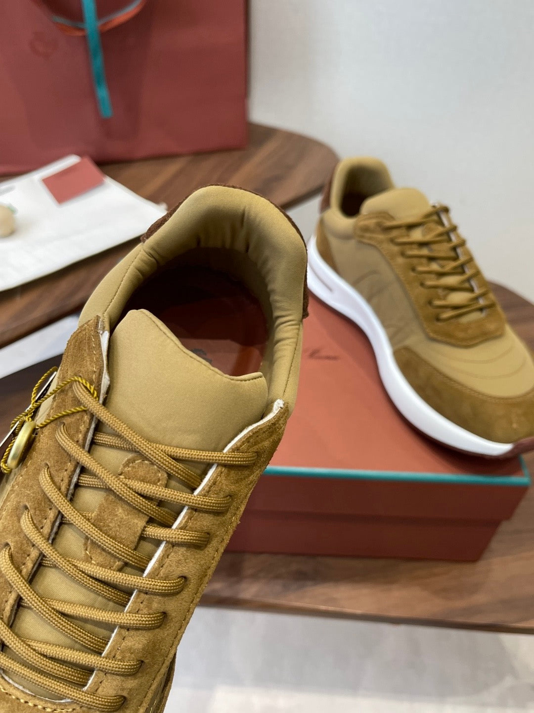 LP Sneakers