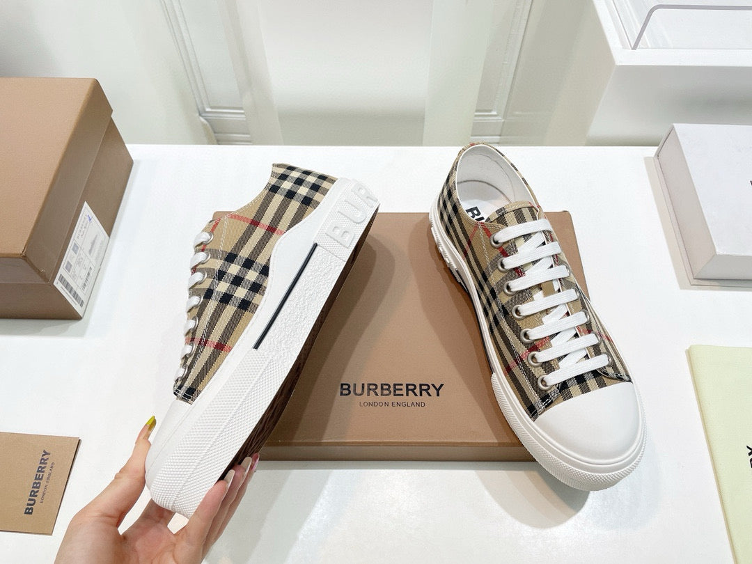 Burberry Sneakers