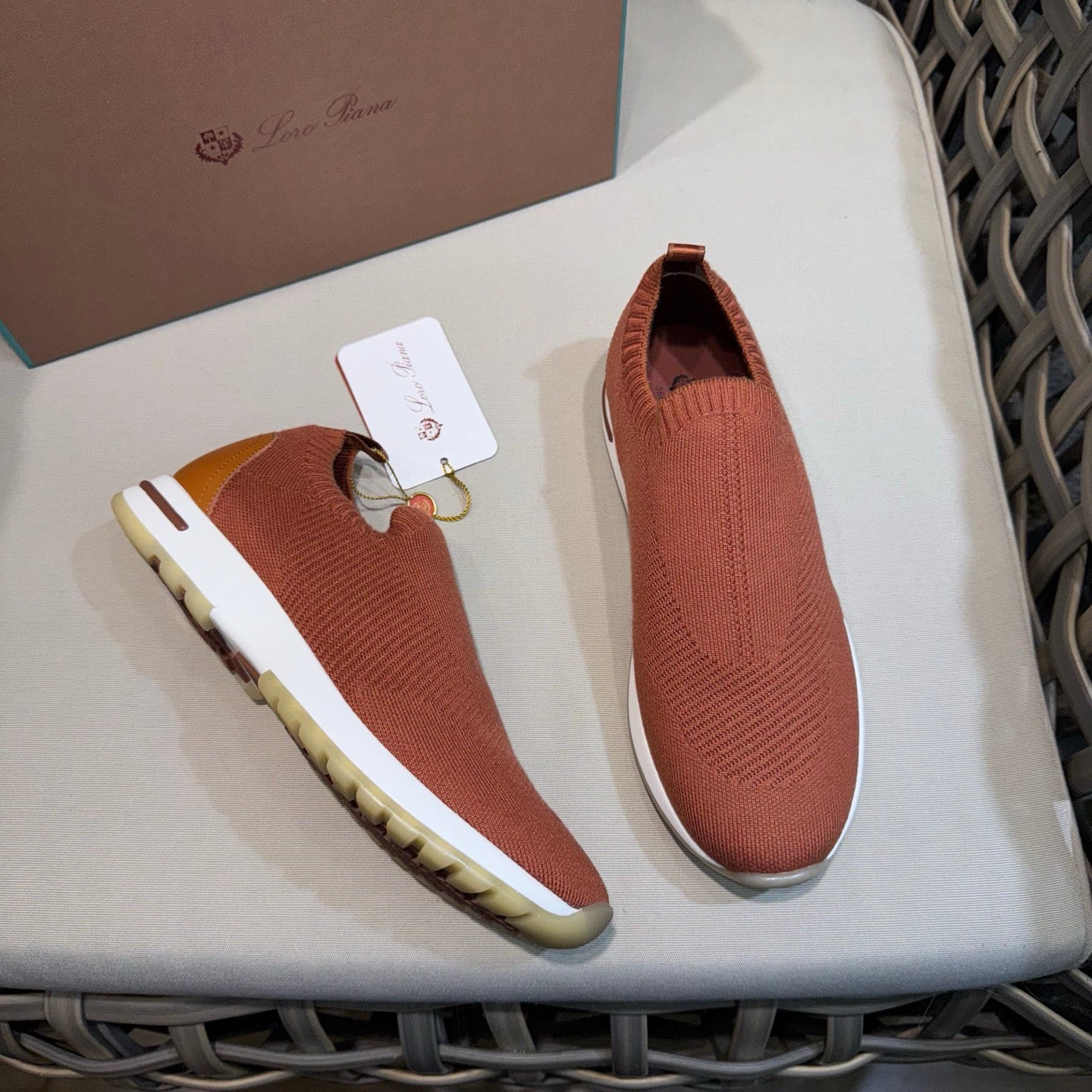 LP Sneakers