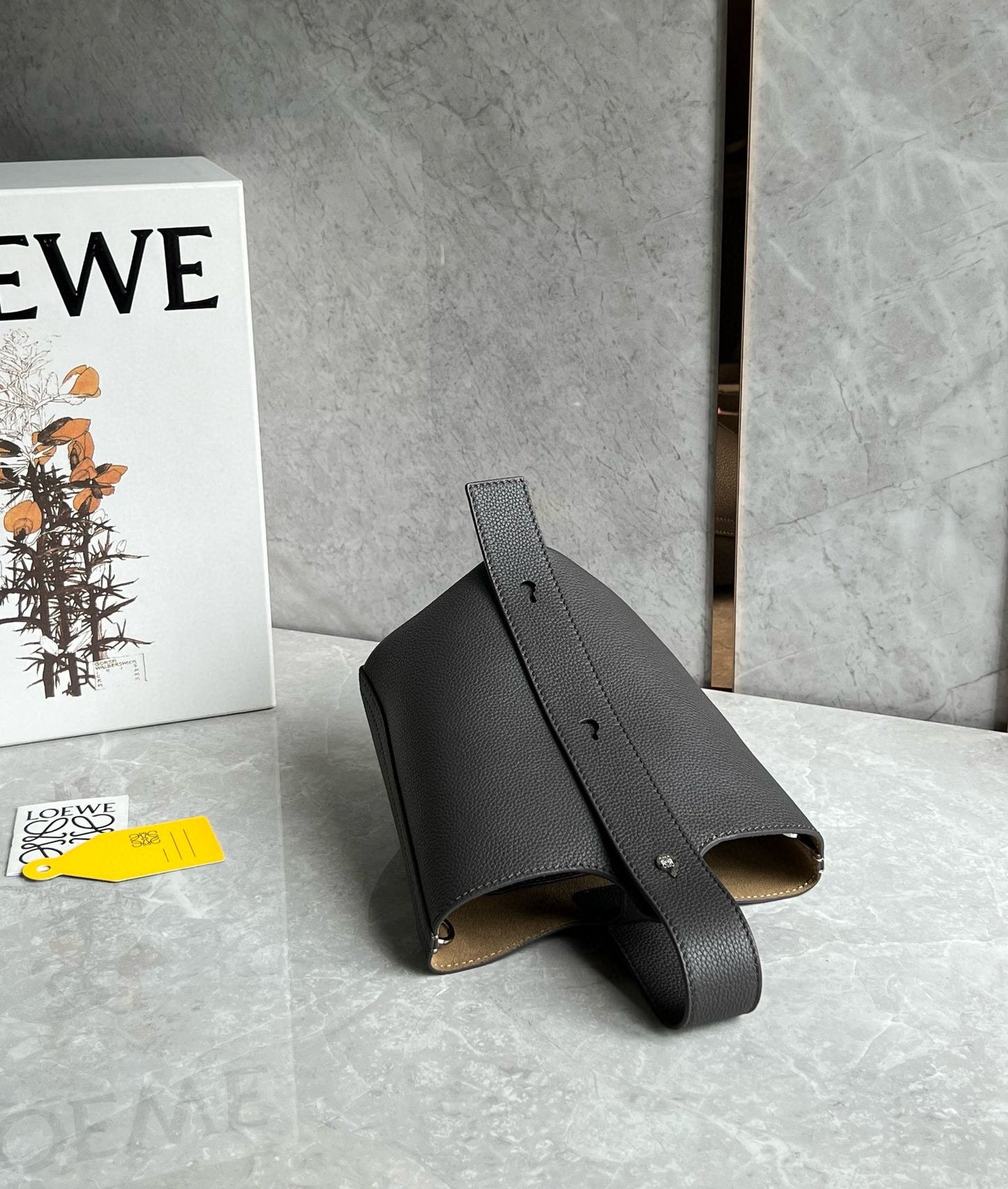 Loewe Pebble Bucket Bag(16x16x19.5cm)