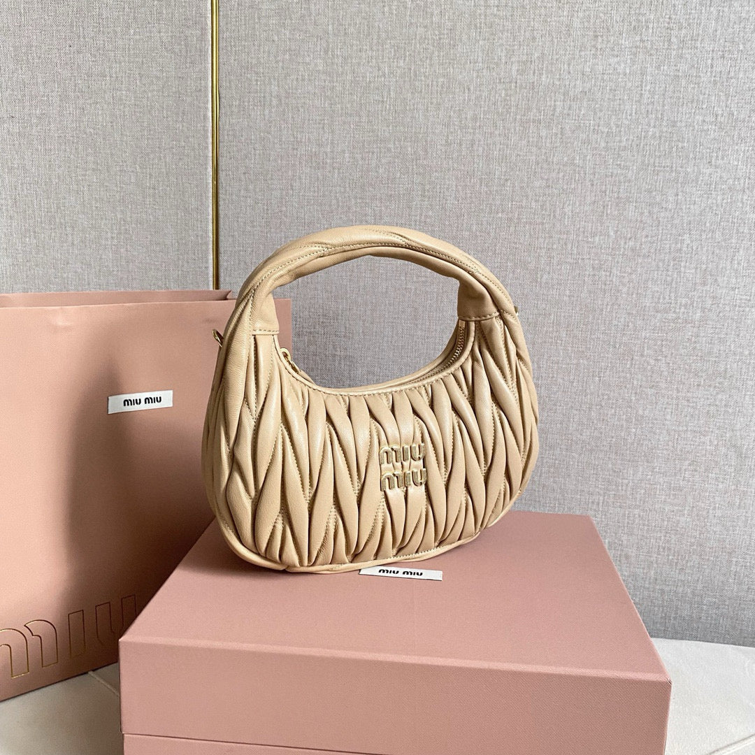 Miu Miu Wander Bag 20x23x6cm