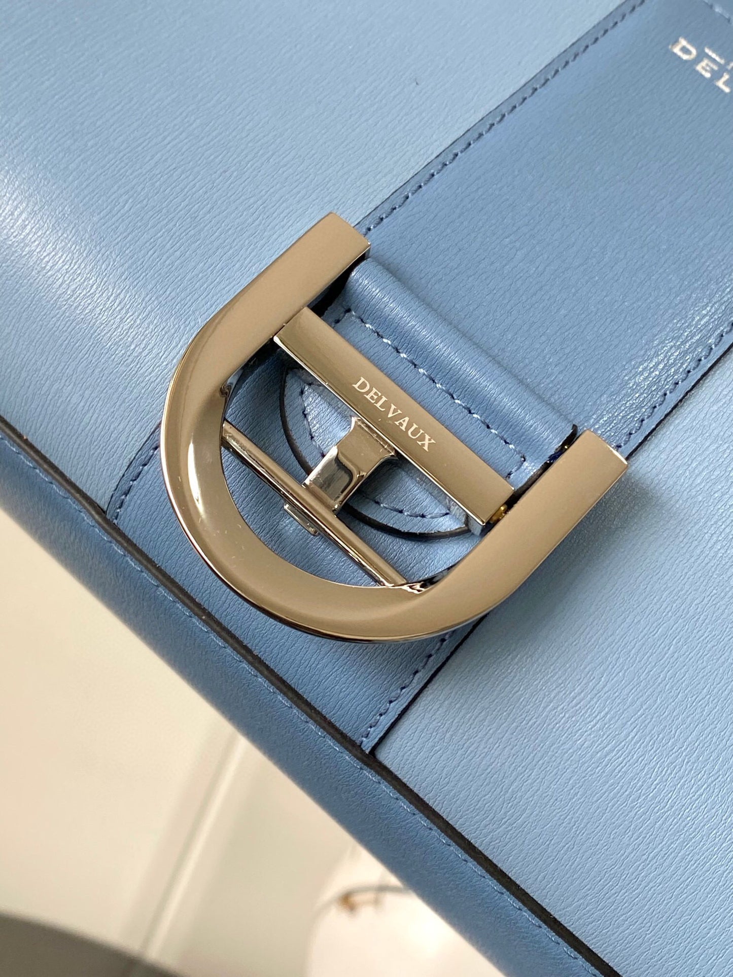 Delvaux Sling Bag (28*12*16cm)