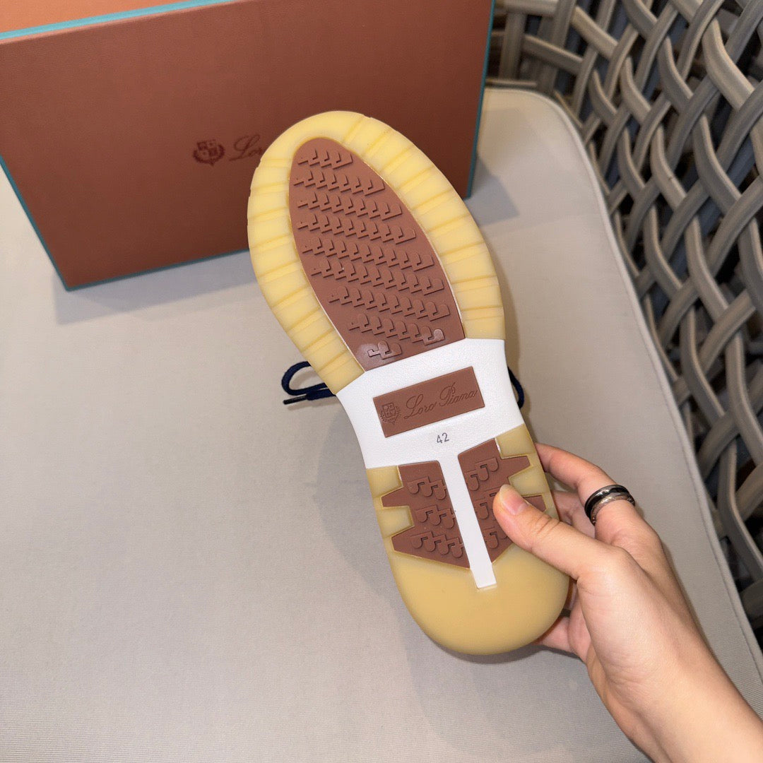 LP Sneakers