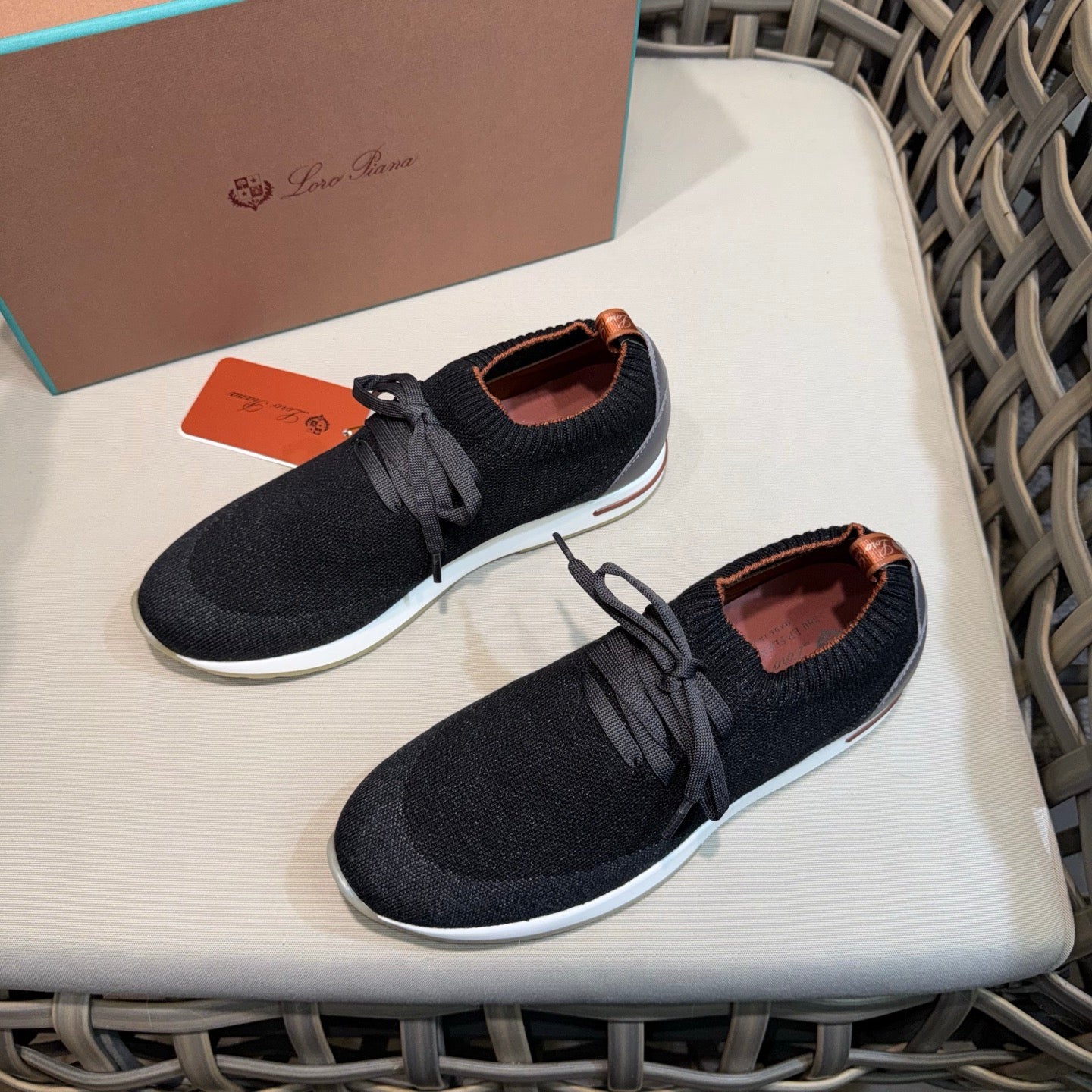 LP Sneakers