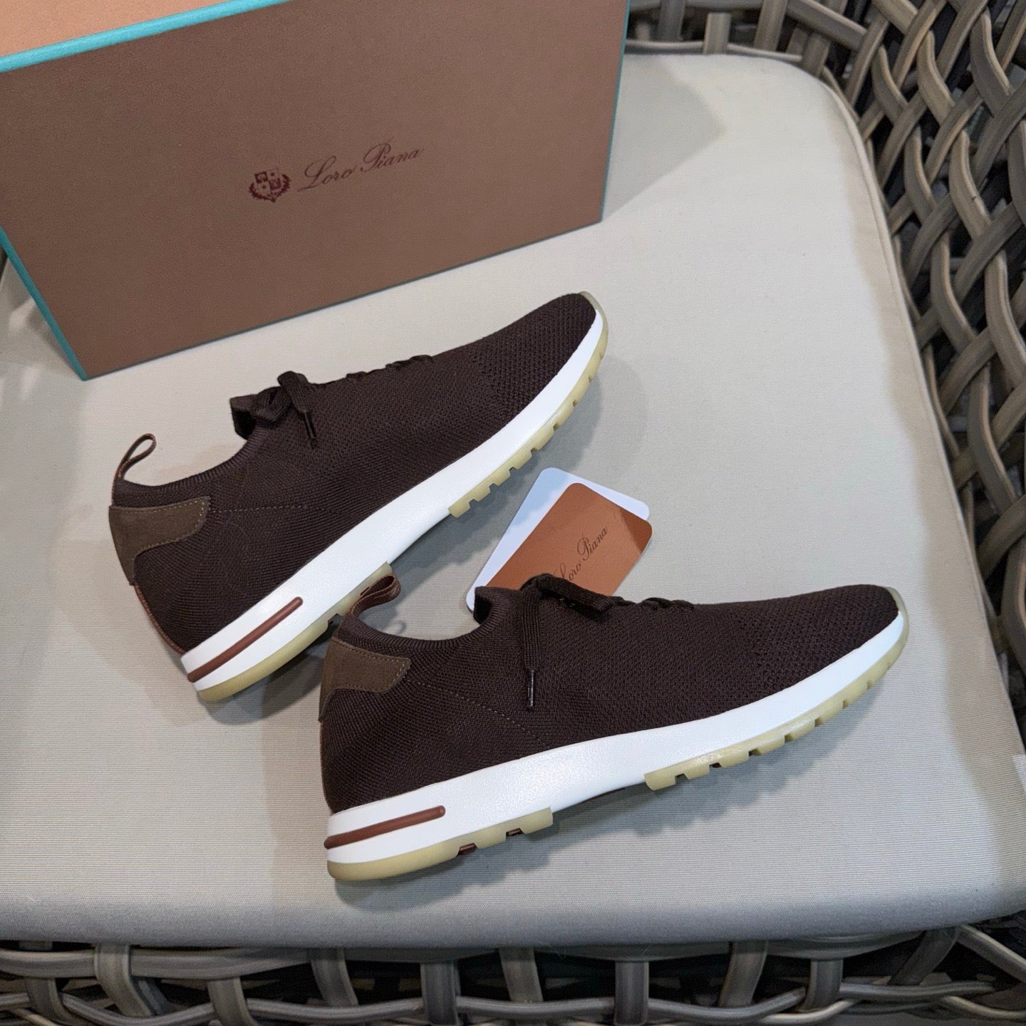 LP Sneakers