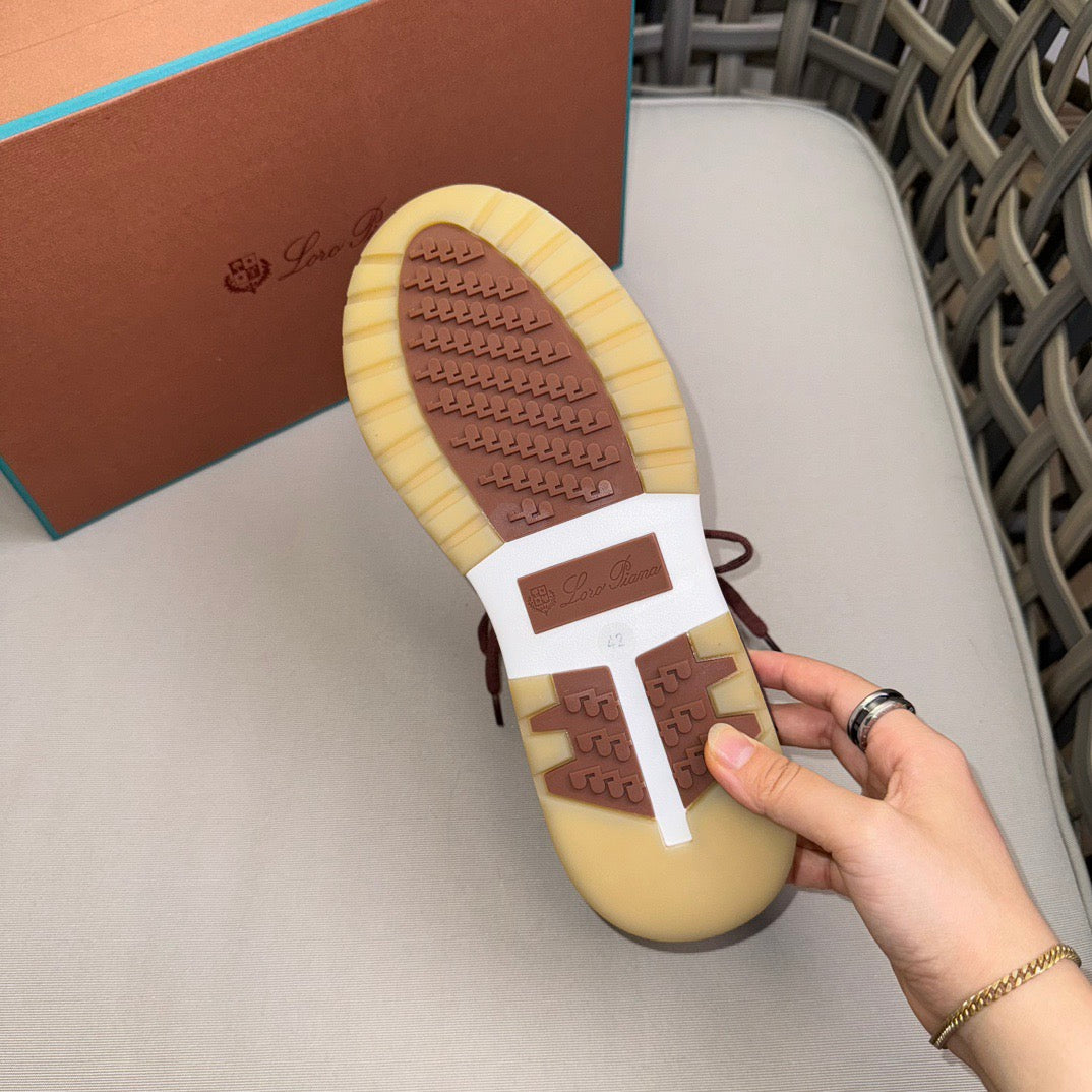 LP Sneakers