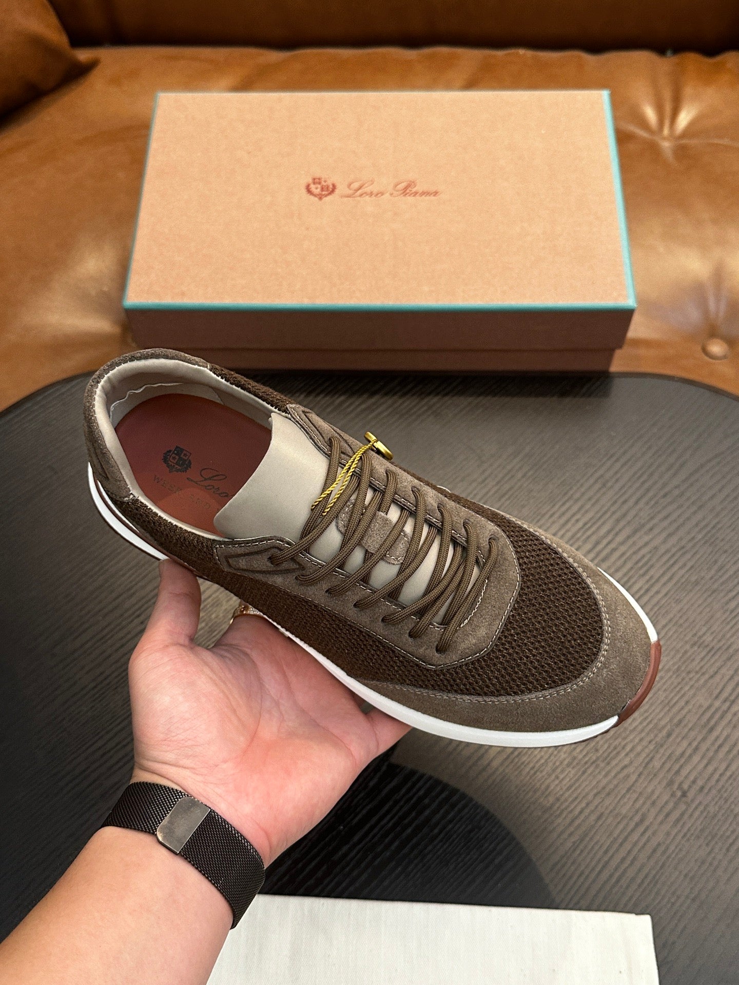 LP Sneakers