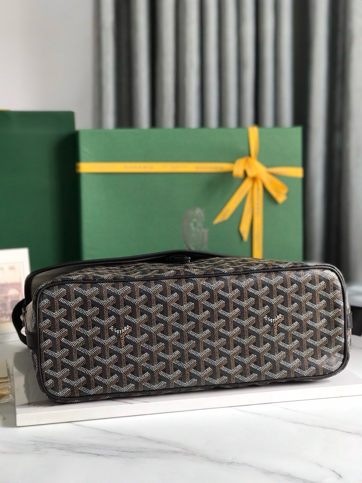 Goyard Messenger Bag 35x26x7.5cm