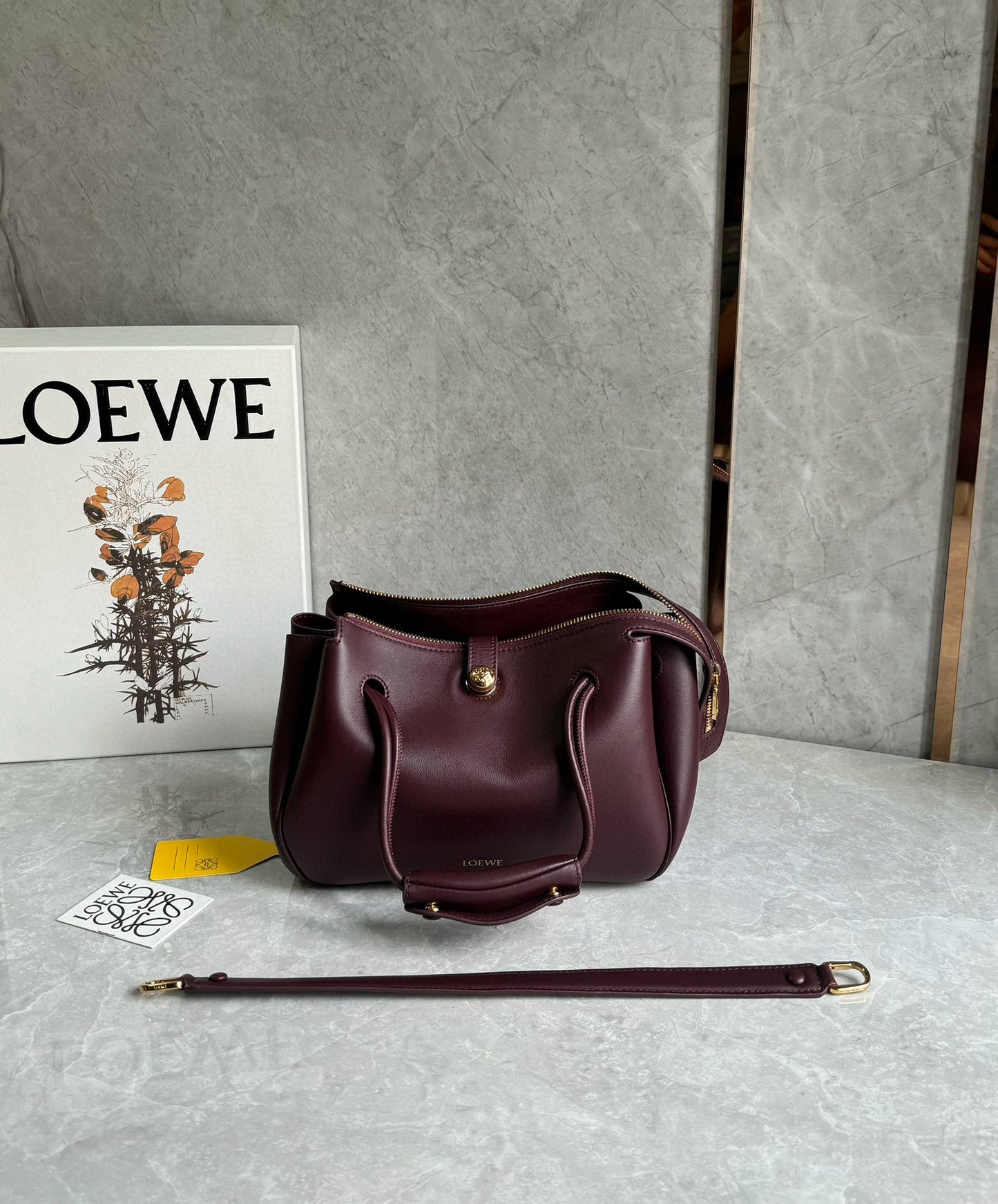 Loewe Madrid Handle Bag(23.5x10x19cm)