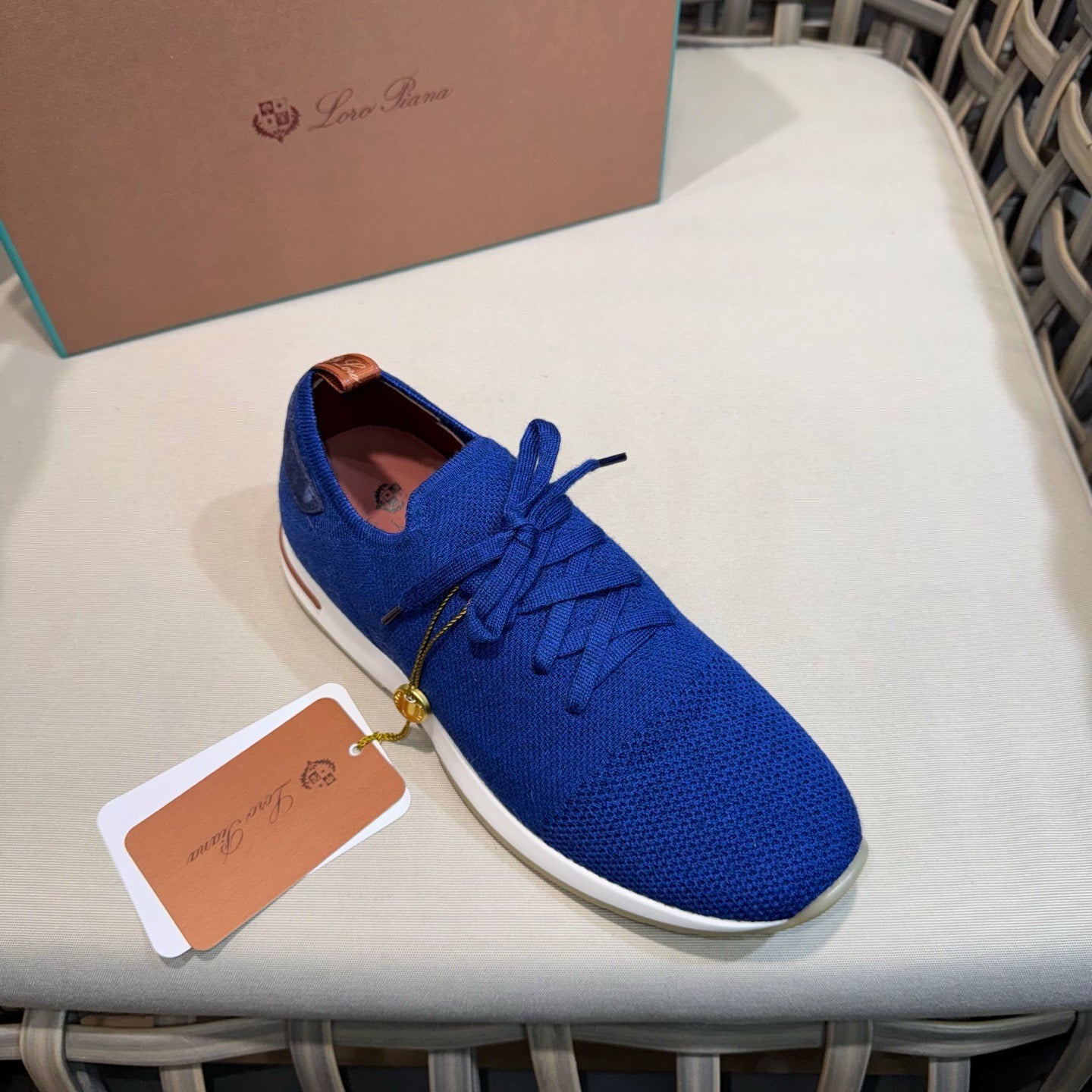 LP Sneakers