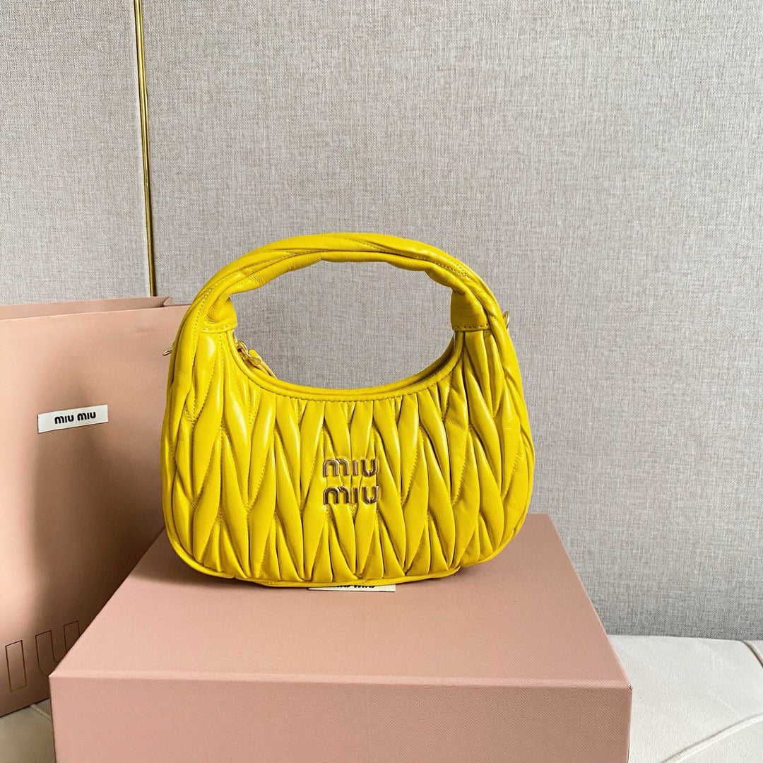Miu Miu Wander Bag 20x23x6cm