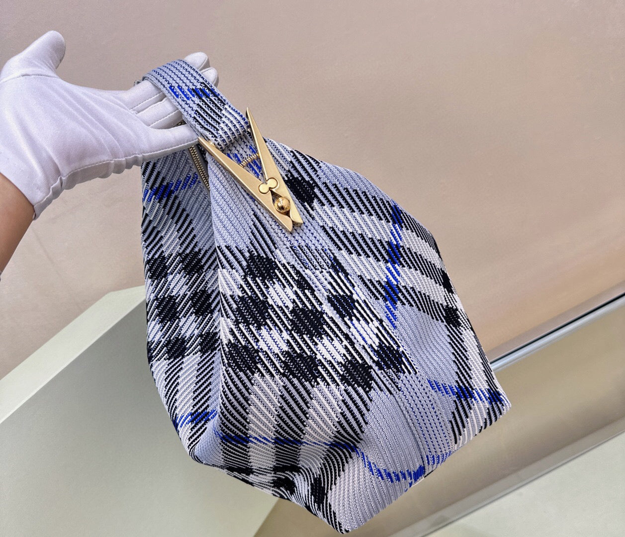 Burberry Peg Handle (Medium)