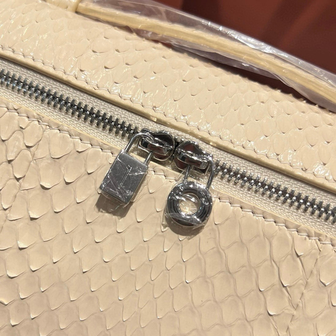 LP Extra Pocket L19 Handbag