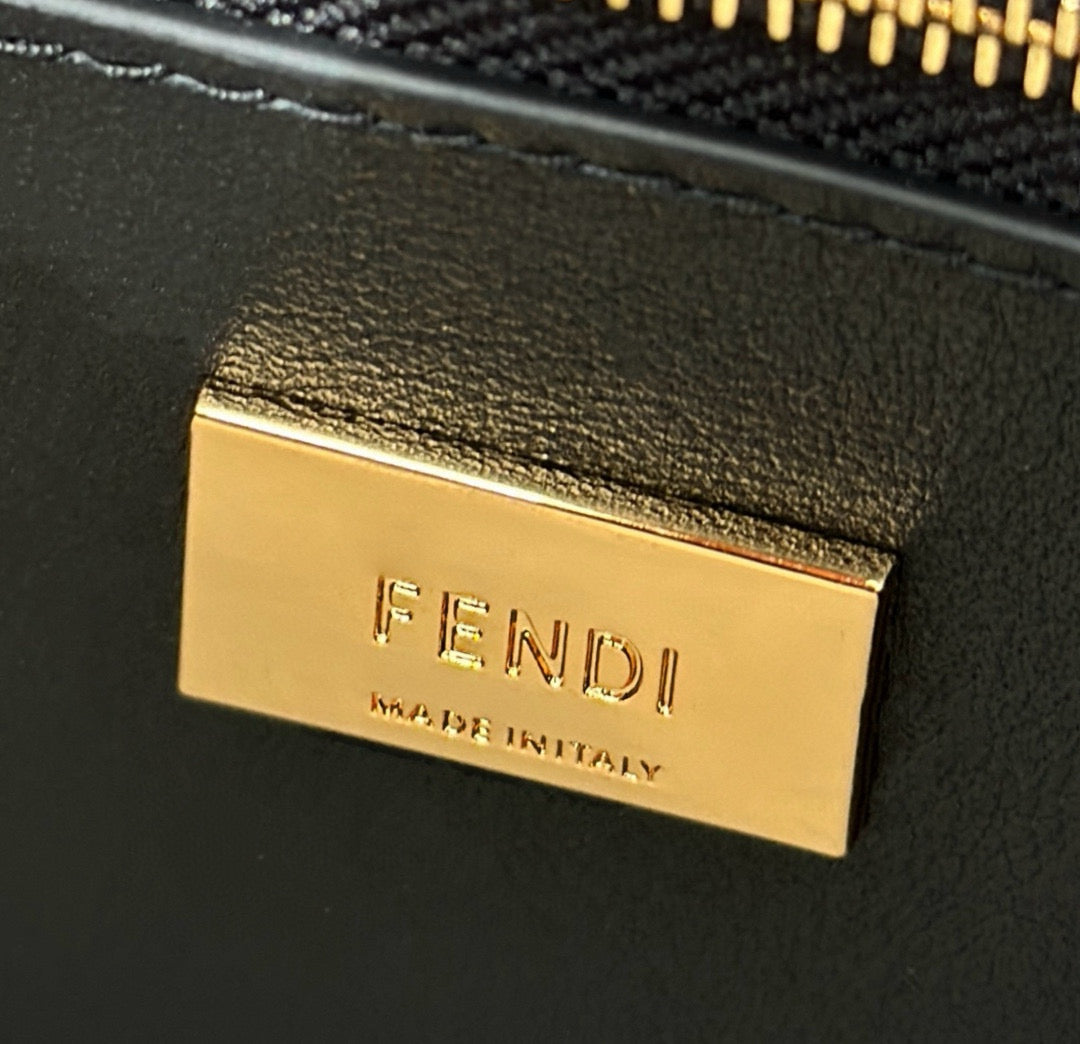 Fendi Peekaboo Bag (23x12x19 cm)