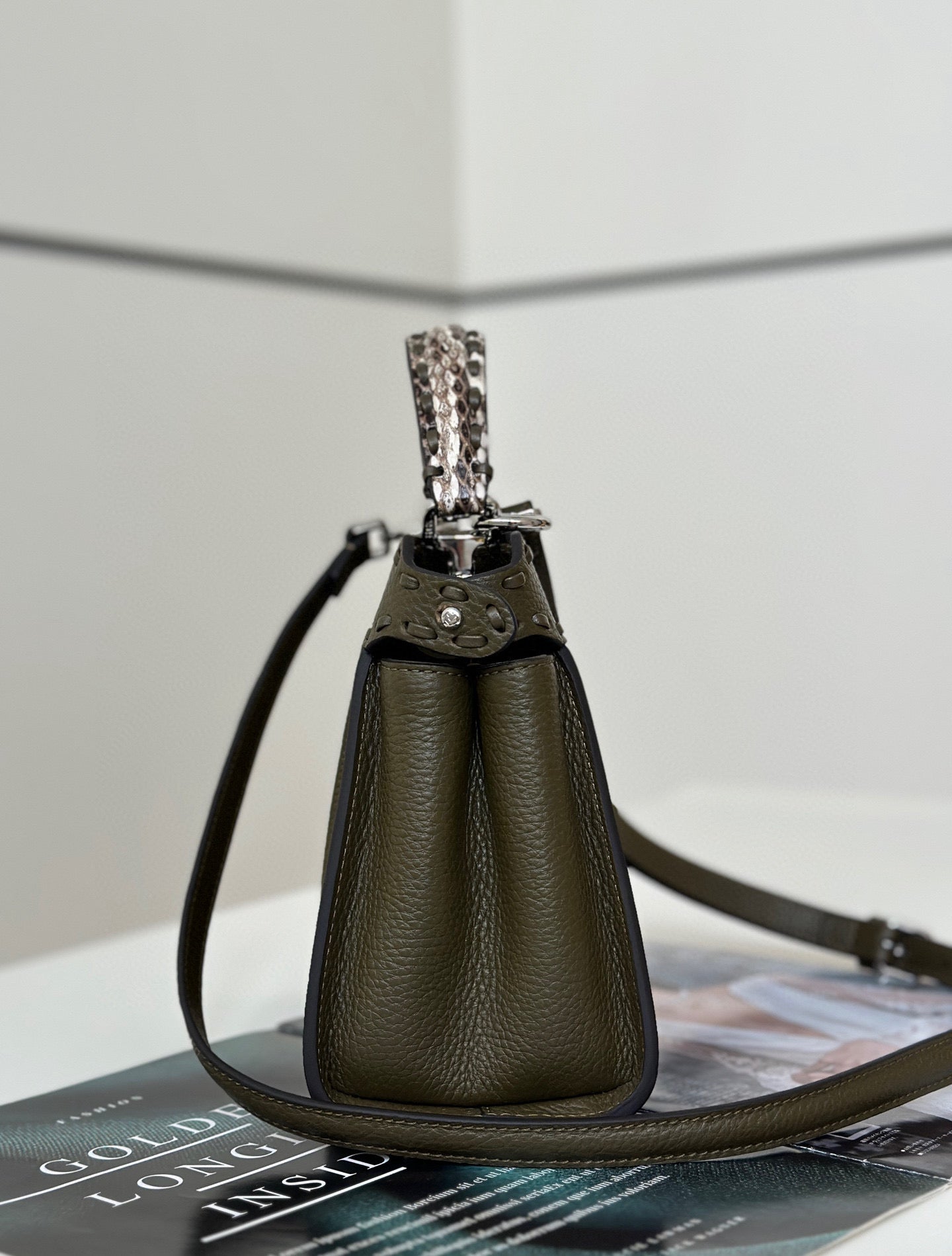 Fendi Peekaboo Bag (23.5x12x20 cm)