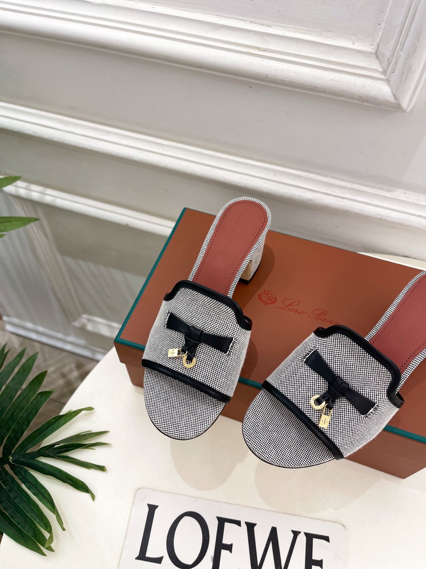 LP Sandals