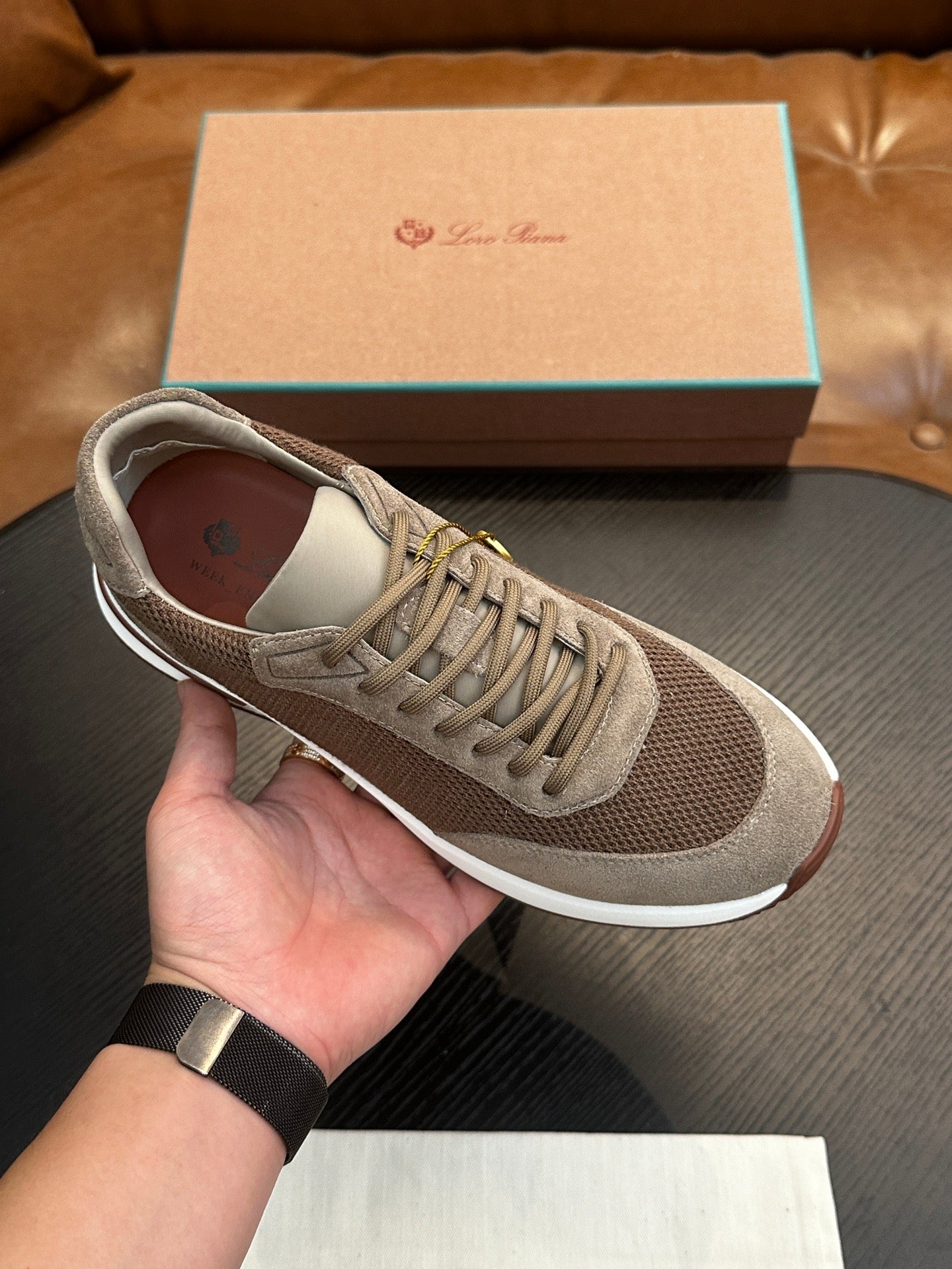 LP Sneakers