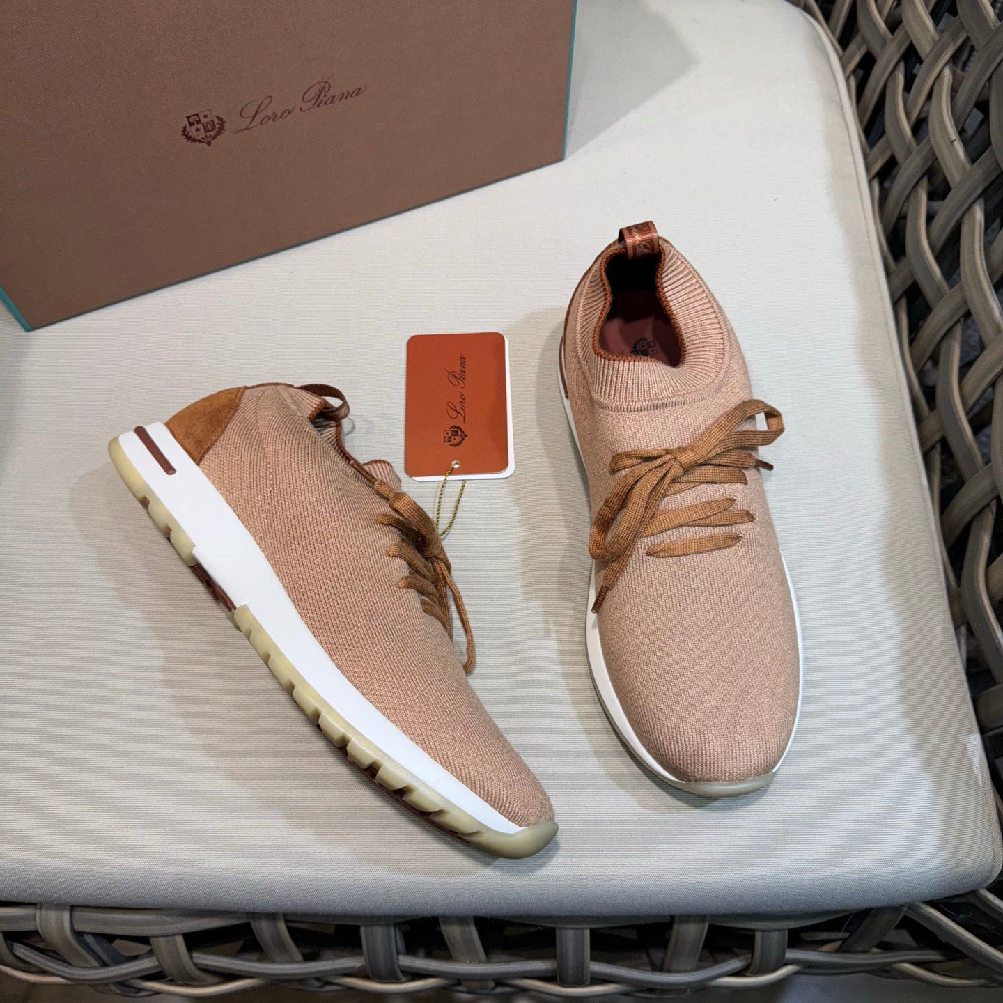 LP Sneakers