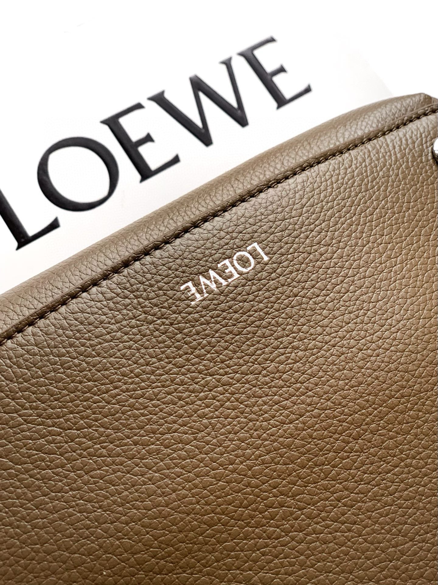 Loewe Messenger Bag 23x18x9CM