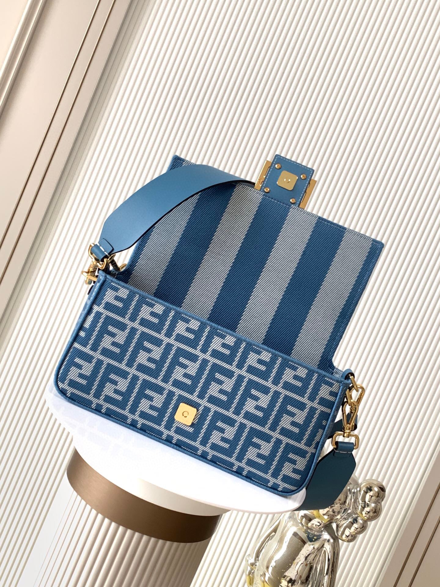 Fendi Baguette bag (Medium)