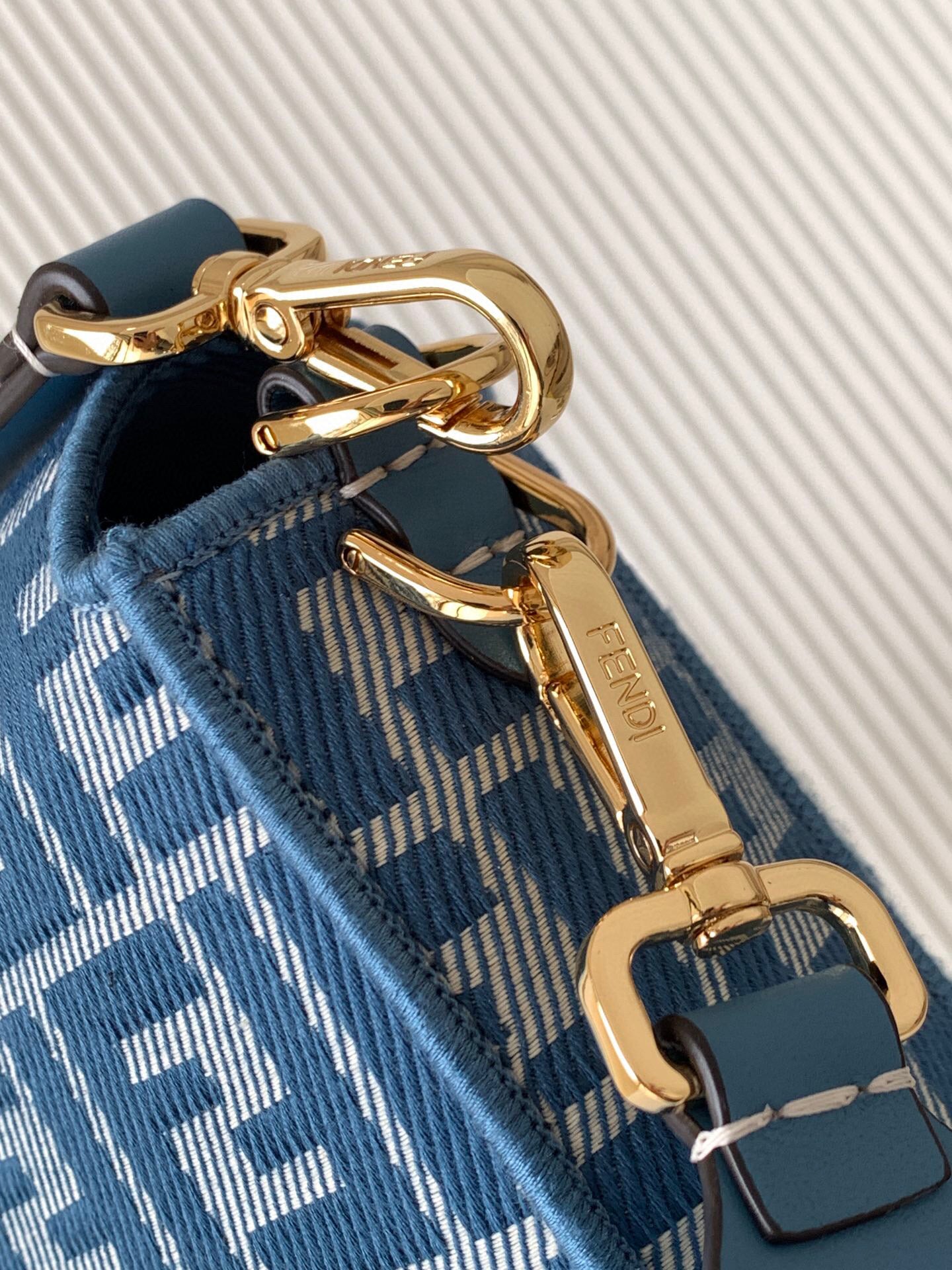 Fendi Baguette bag (Medium)