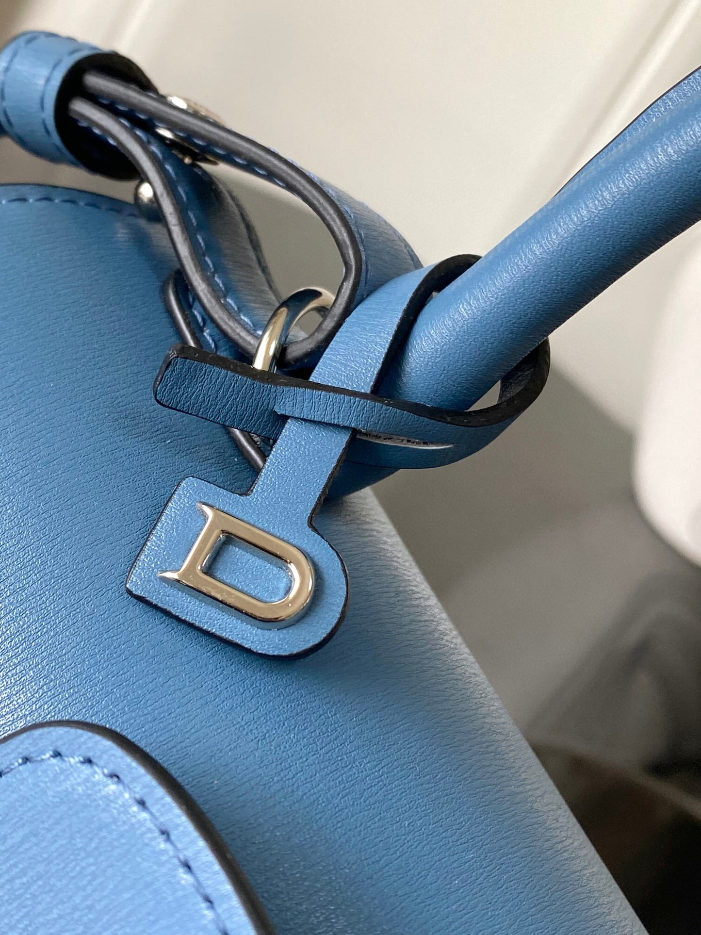 Delvaux Sling Bag (20＊10＊16 cm)