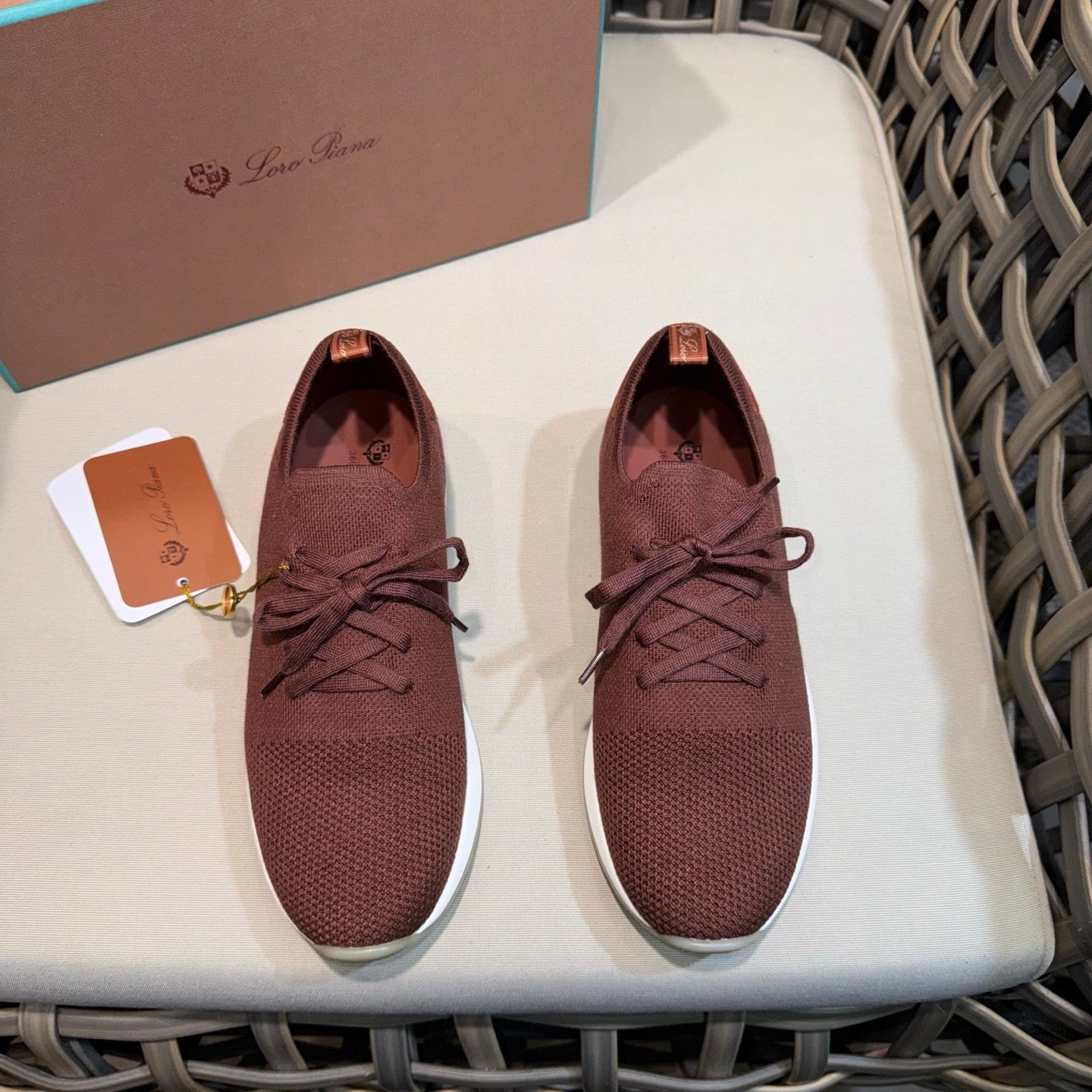 LP Sneakers