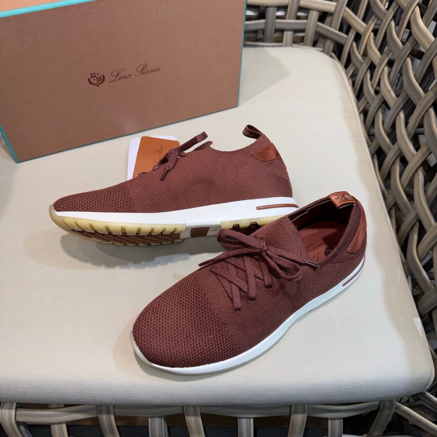 LP Sneakers