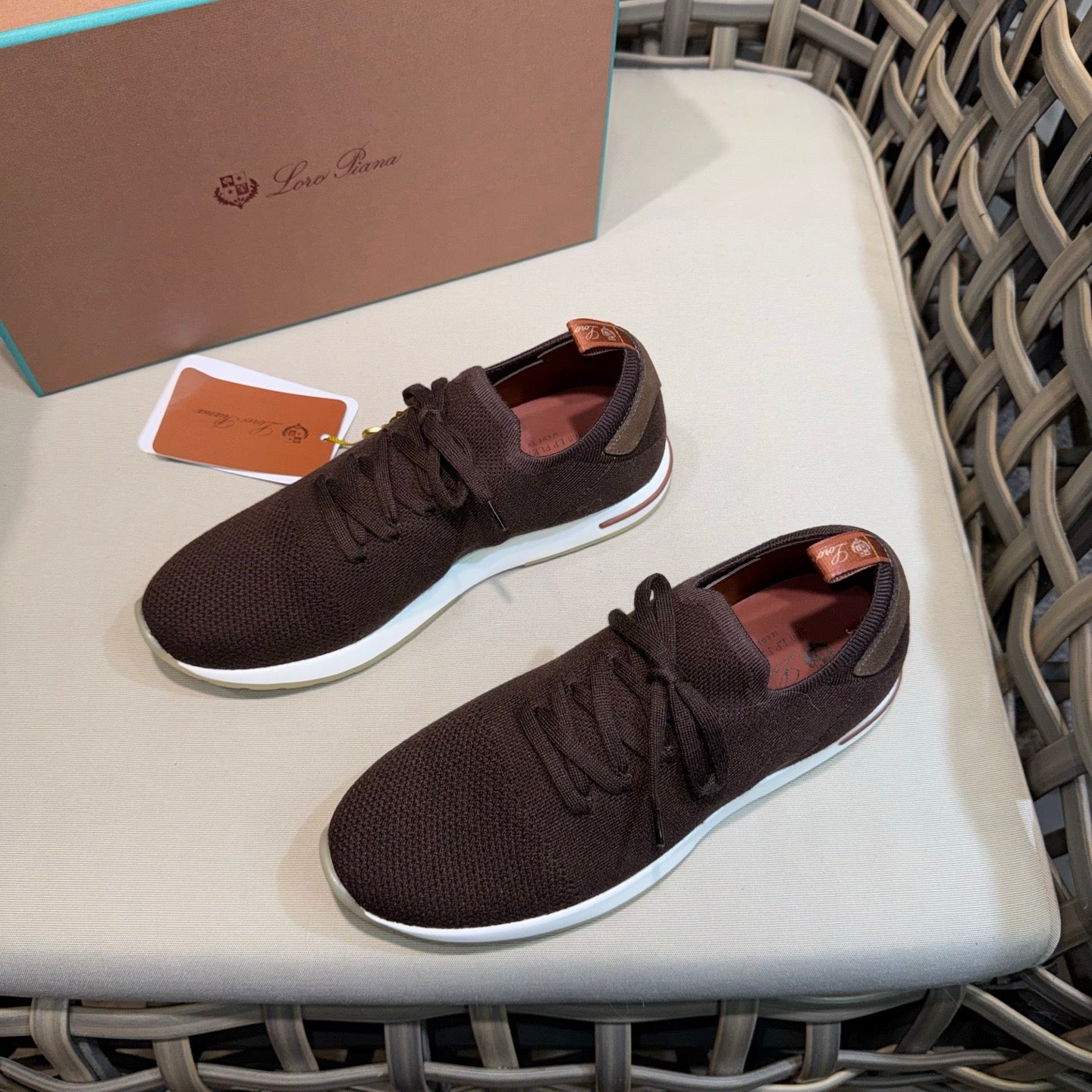 LP Sneakers